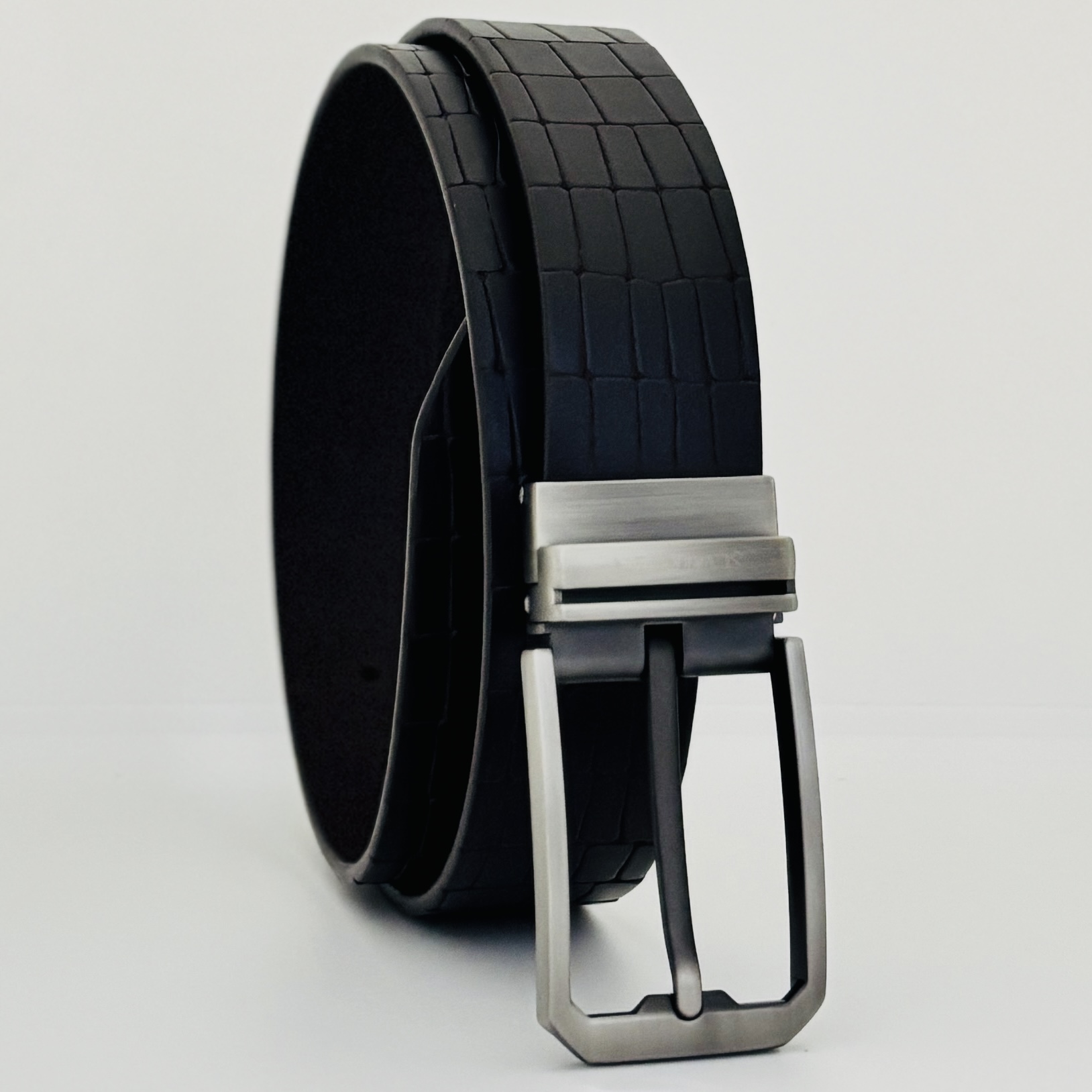 St. Valentine Essential Black Leather Belt – Minimalist Everyday Style