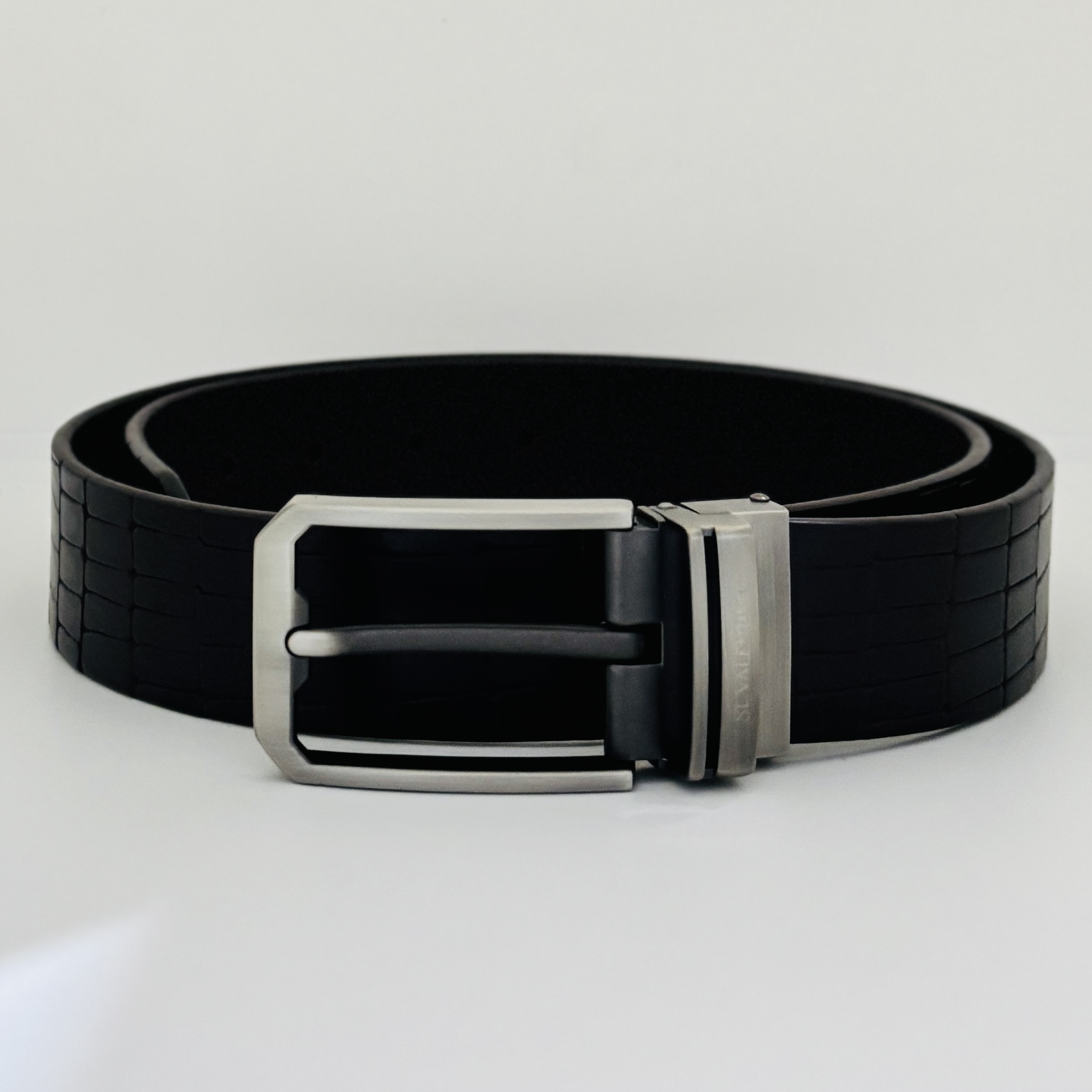 St. Valentine Essential Black Leather Belt – Minimalist Everyday Style