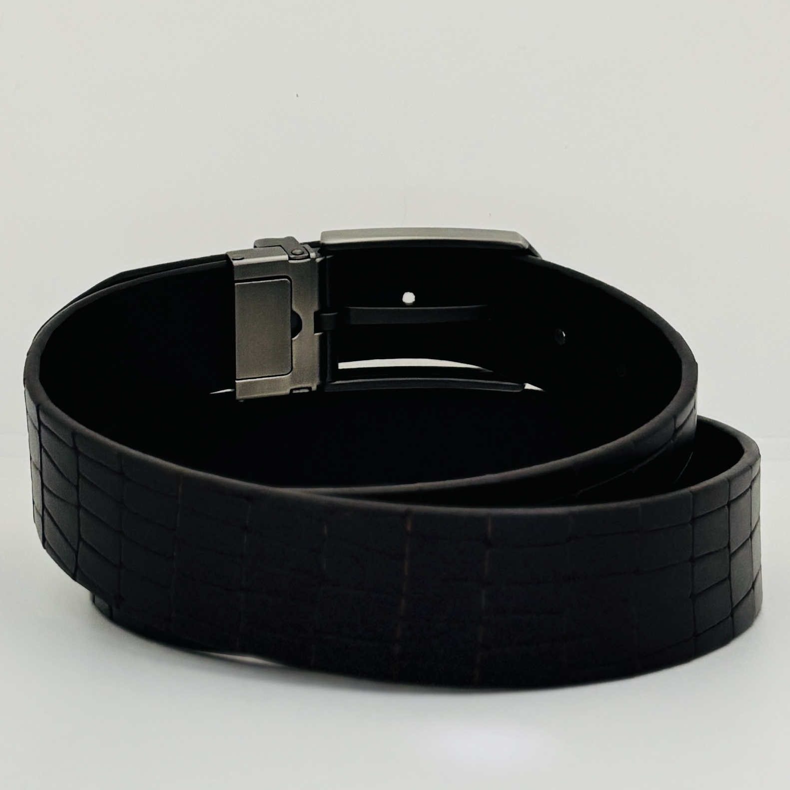 St. Valentine Essential Black Leather Belt – Minimalist Everyday Style