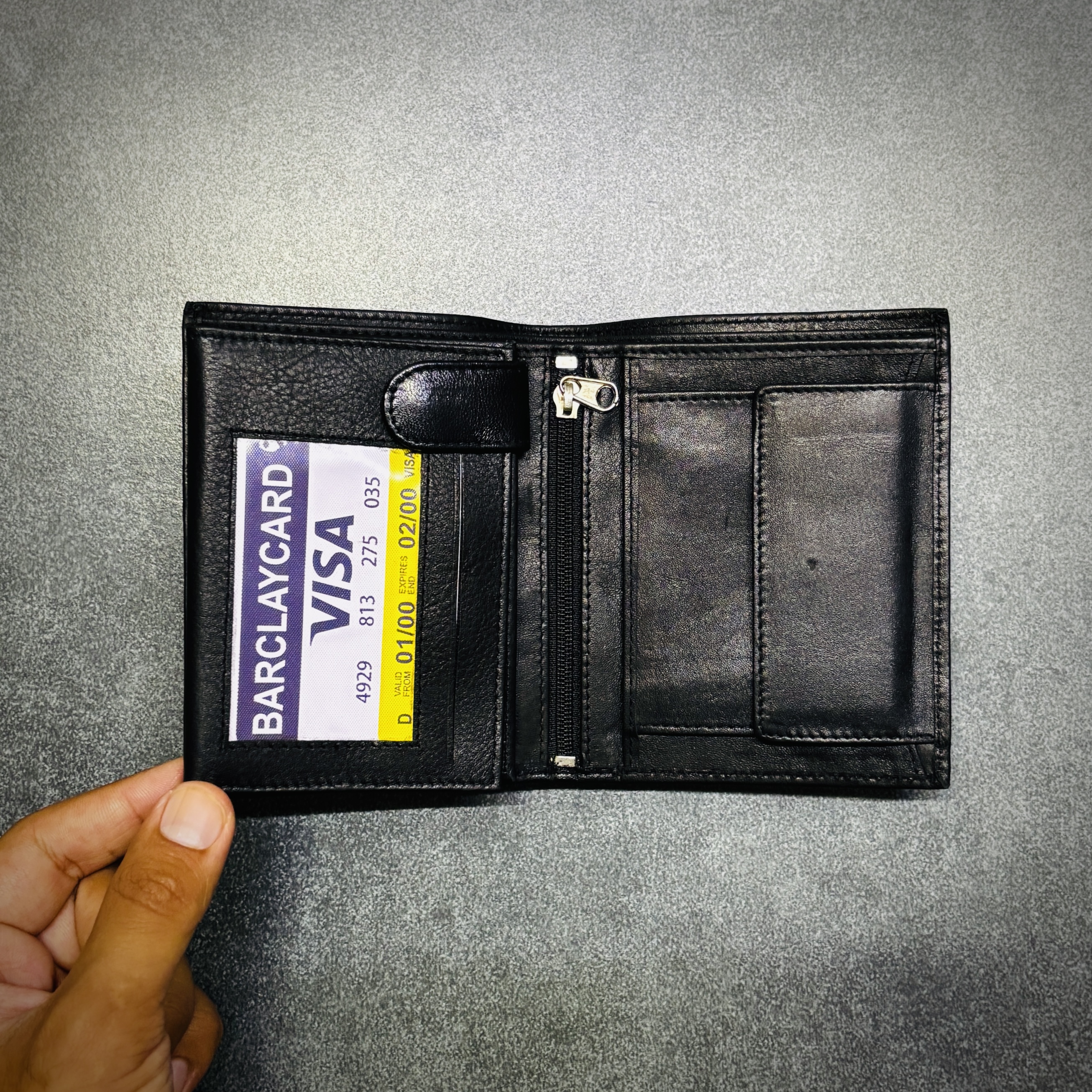 LOOKS Men’s Classic Leather Wallet – Black Foldable Wallet with Coin Pouch & Card Holders