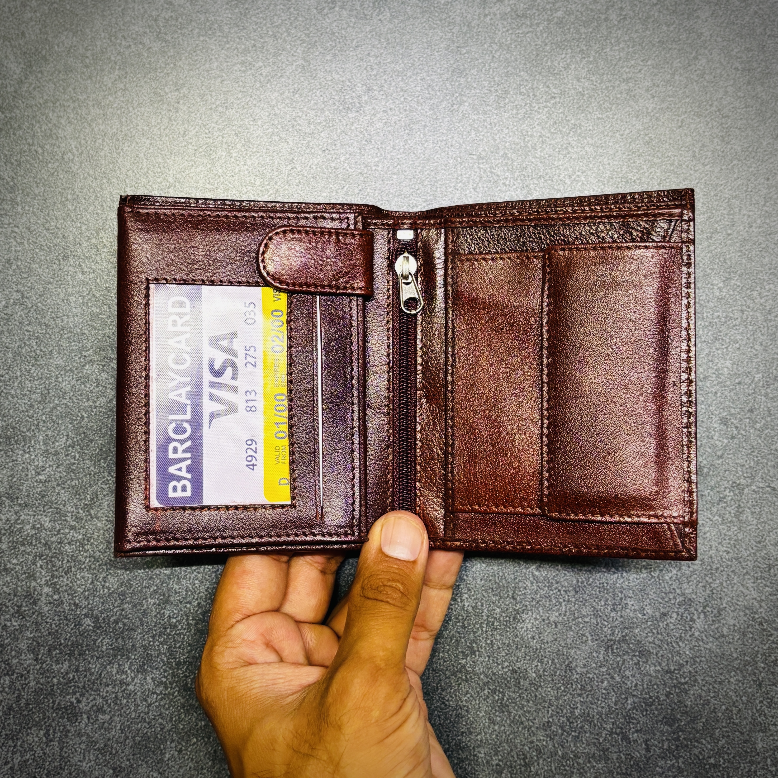 LOOKS Men’s Classic Leather Wallet – Brown Foldable Wallet with Coin Pouch & Card Holders