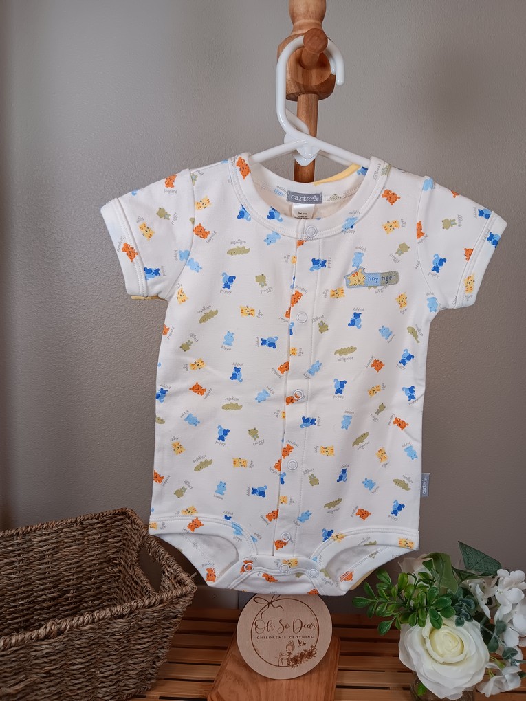 Boys Carters Yellow 2 onesie set with puppy tiger and alligator size 6 months
