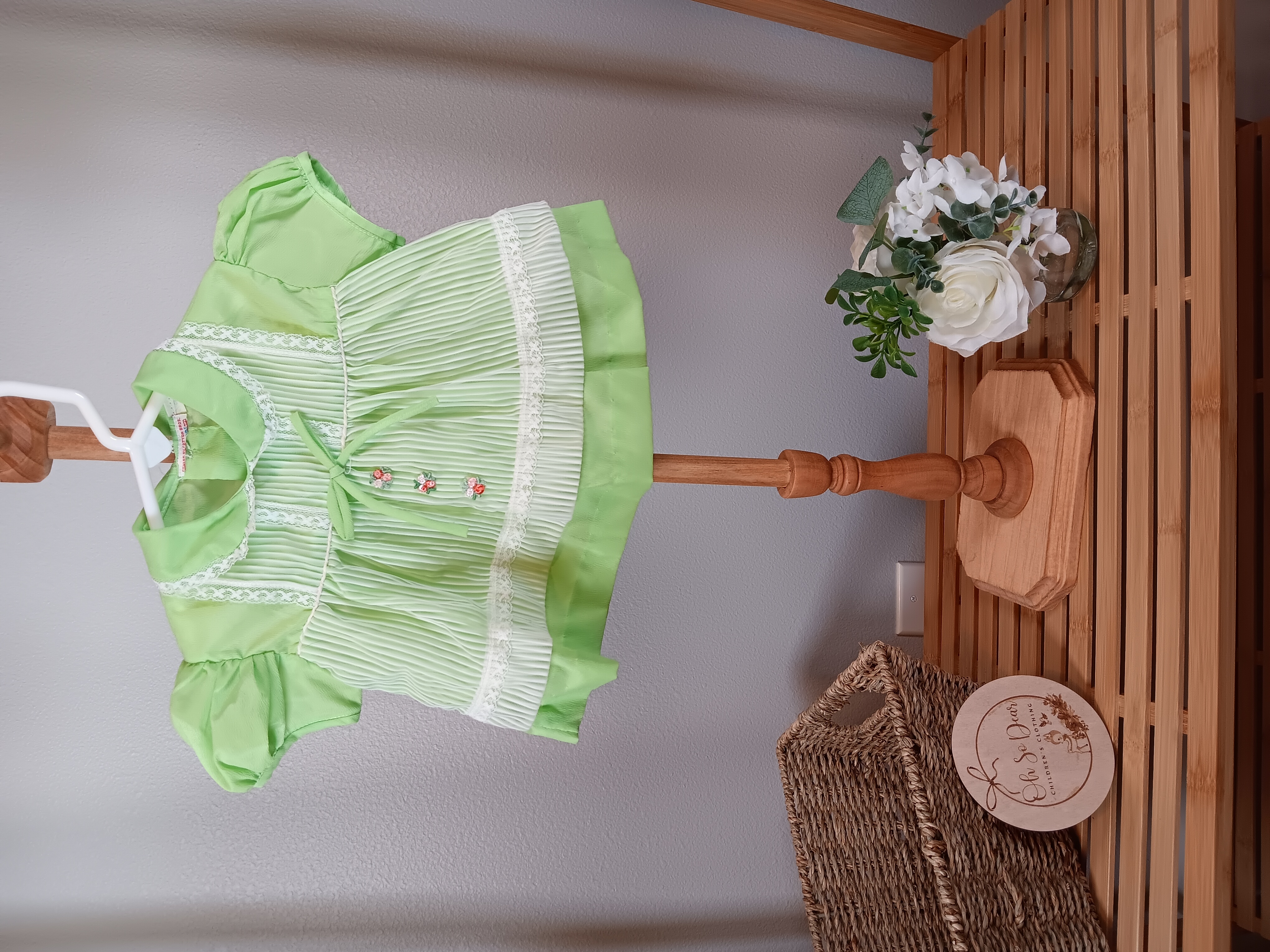Vintage cute Green Dress tags cut probably size 3 to 6 months 