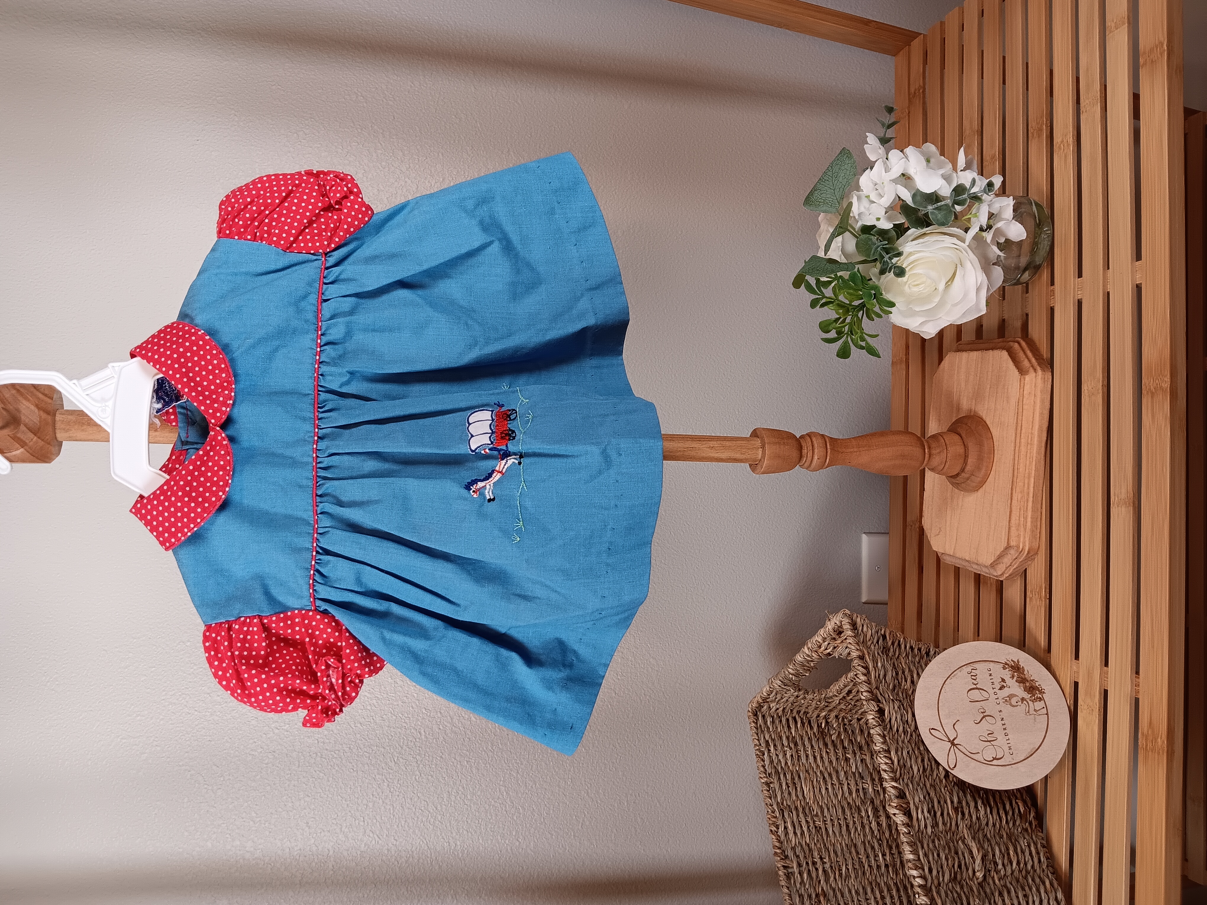 Vintage Western dress with stage coach and horse on front guessing 3 to 6 months size 