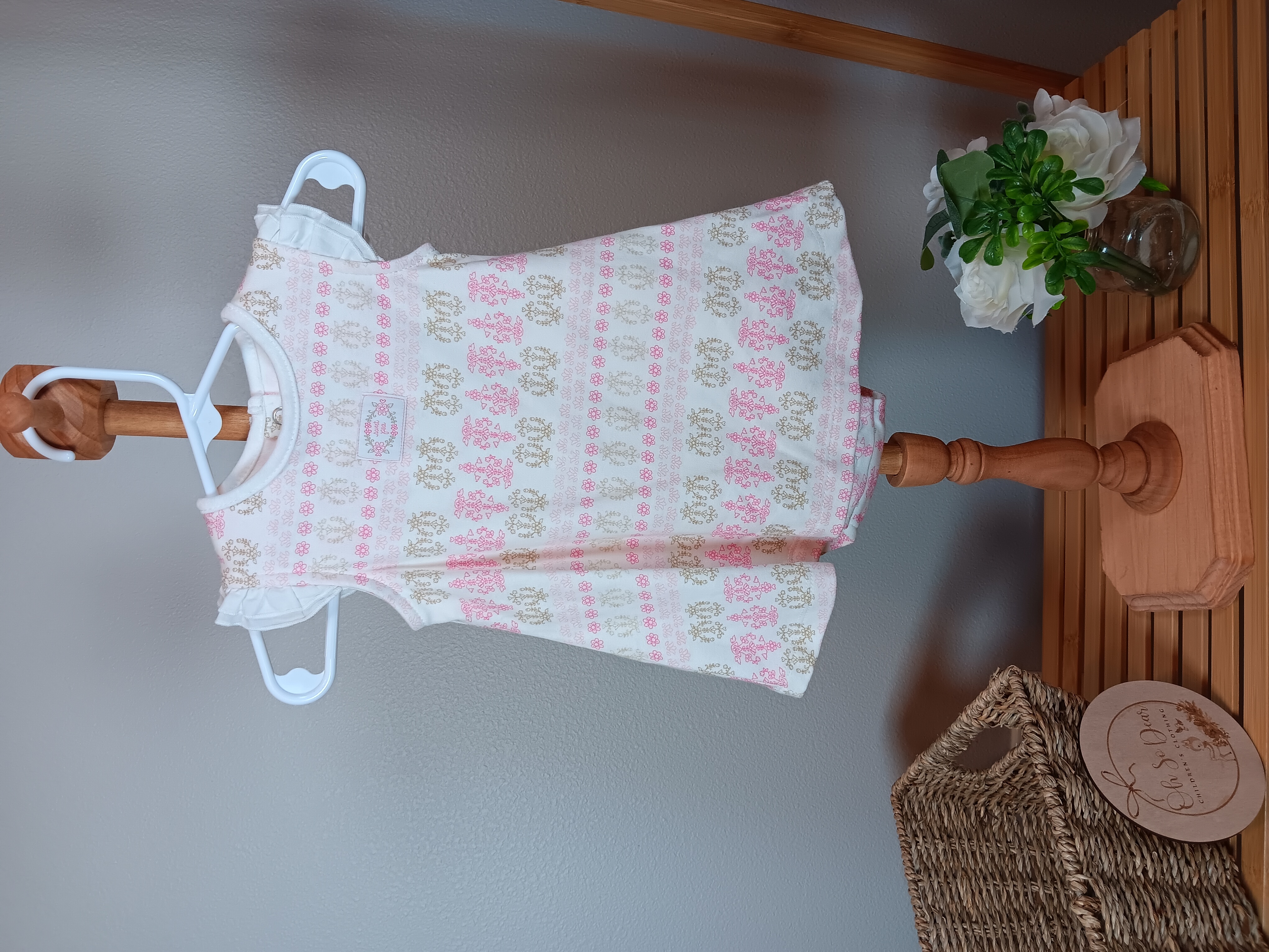 Baby Girl Summer Romper Dress size 3 months from Carters Lightweight sleeveless dress with pink and beige floral pattern