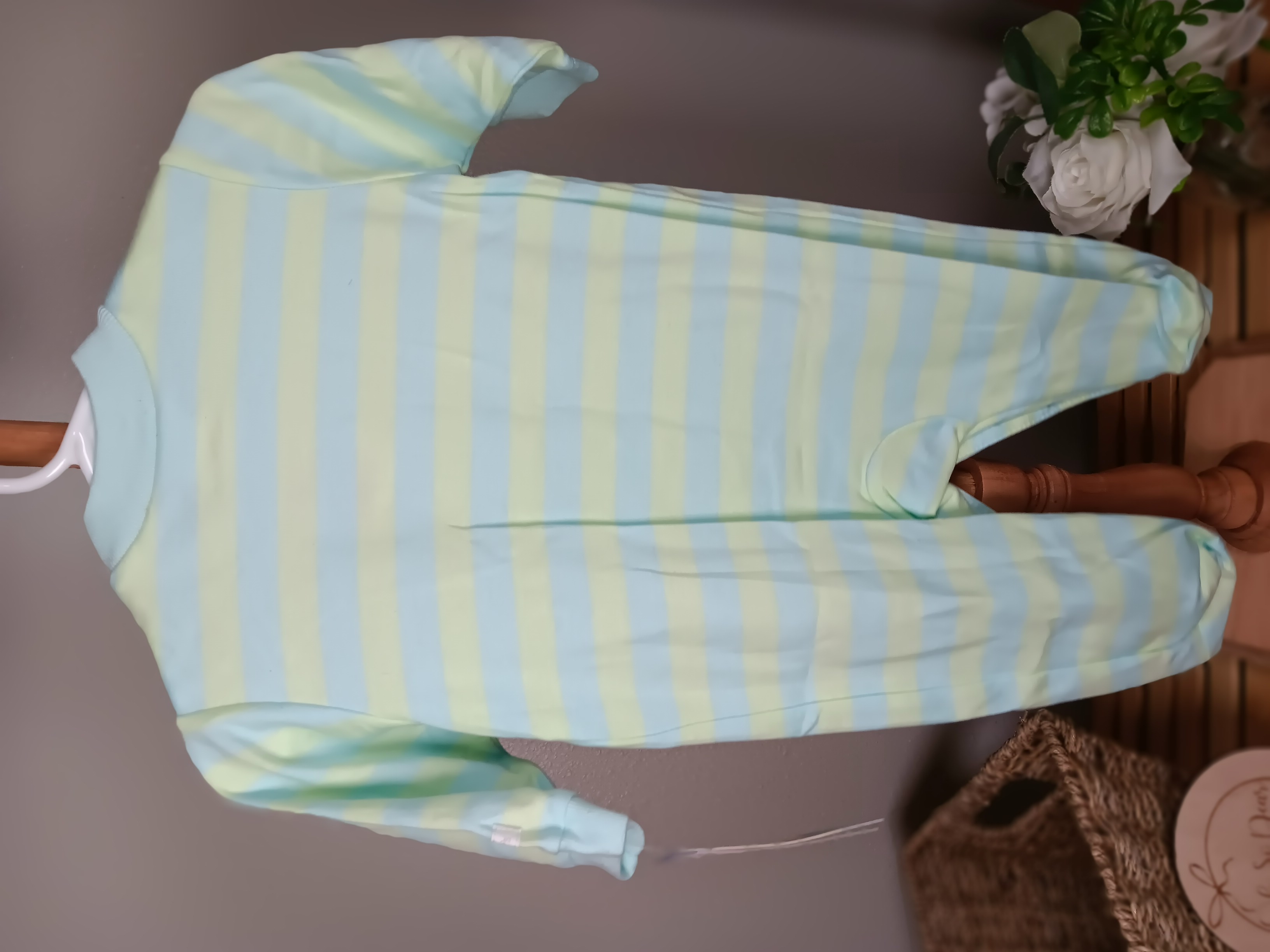 Baby Sleepwear Onesie, Soft pastel striped onesie with giraffe motif 0 to 3 months NWT and 2 available Carters brand 