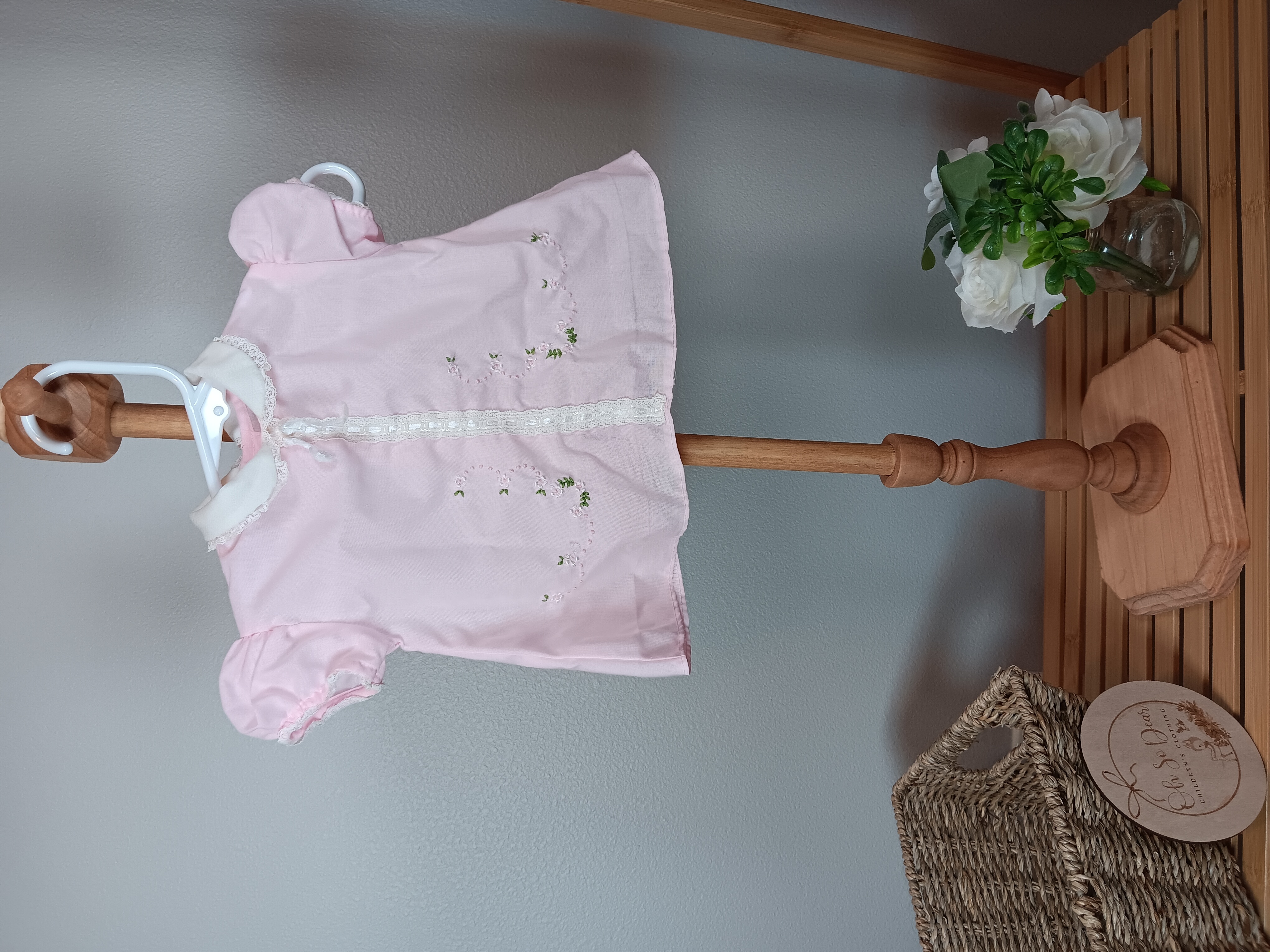 Sweet Vintage baby girl dress no tags guessing 0 to 6 months 'Flawed' bow is messed up