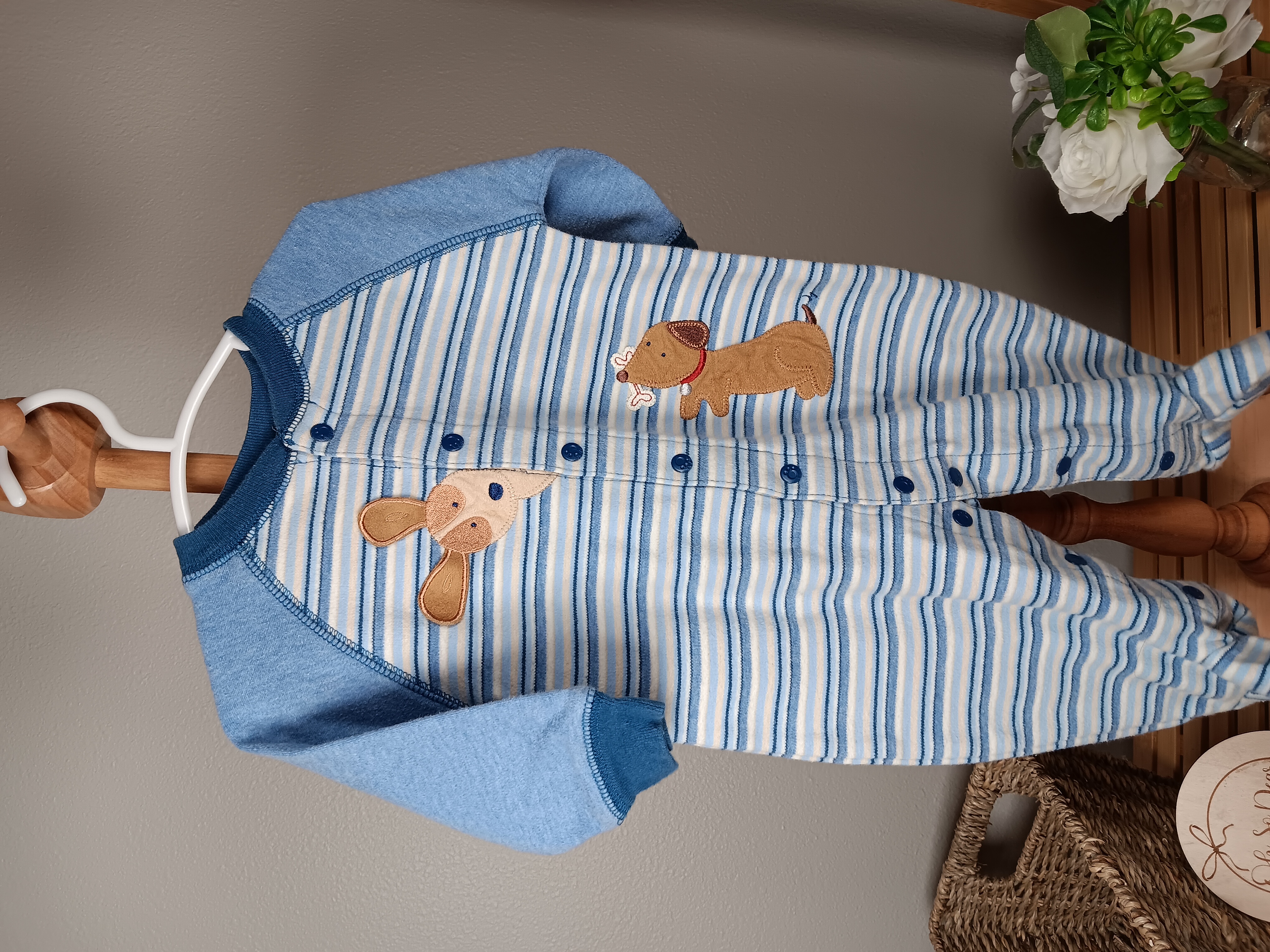 Adorable blue and white infant sleep and play with playful dog applique by Carters size 3 to 6 months VGUC