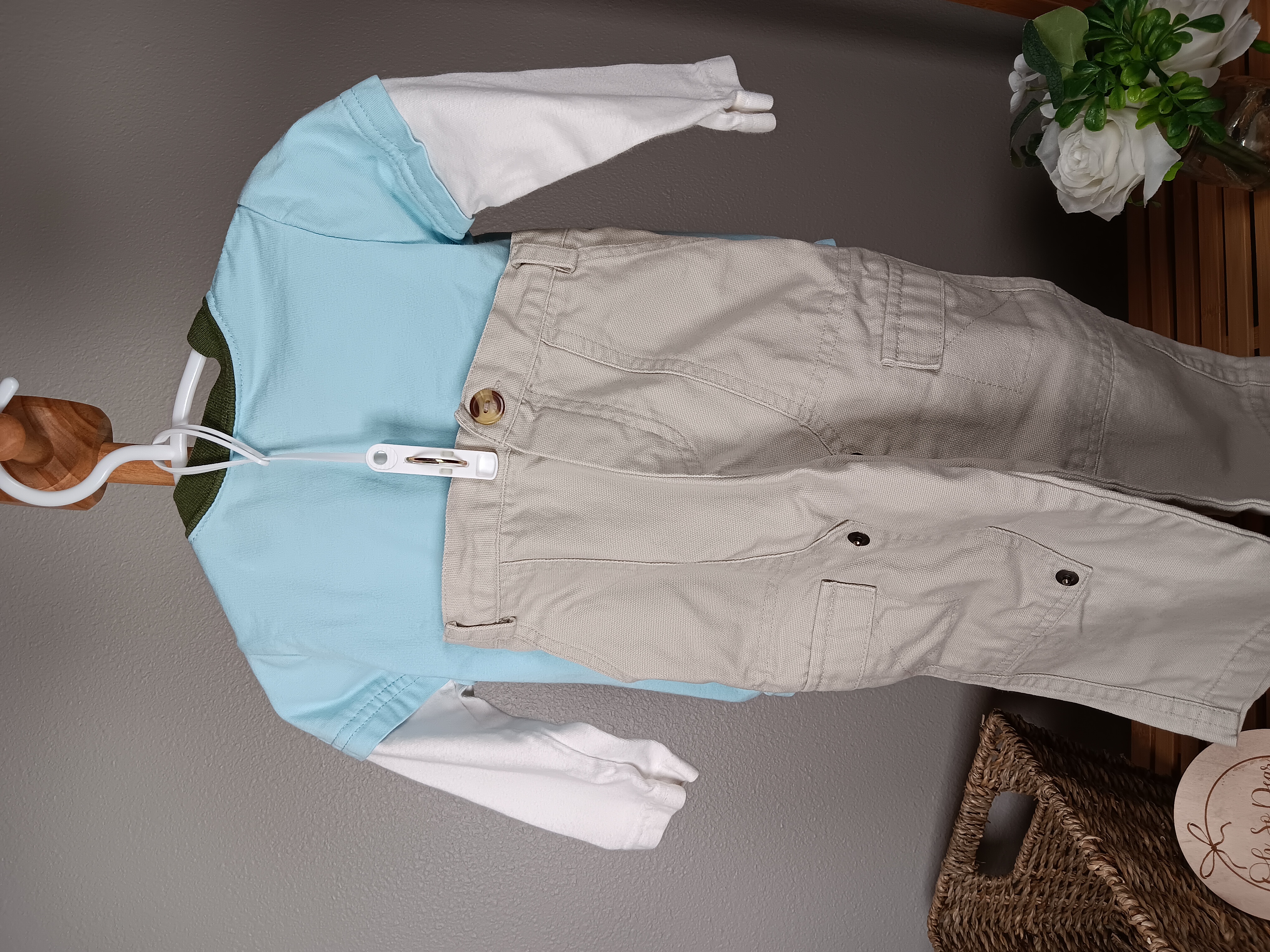 Children's Safari Tour Outfit, Playful set with a printed tee and pants size 12 months VGUC