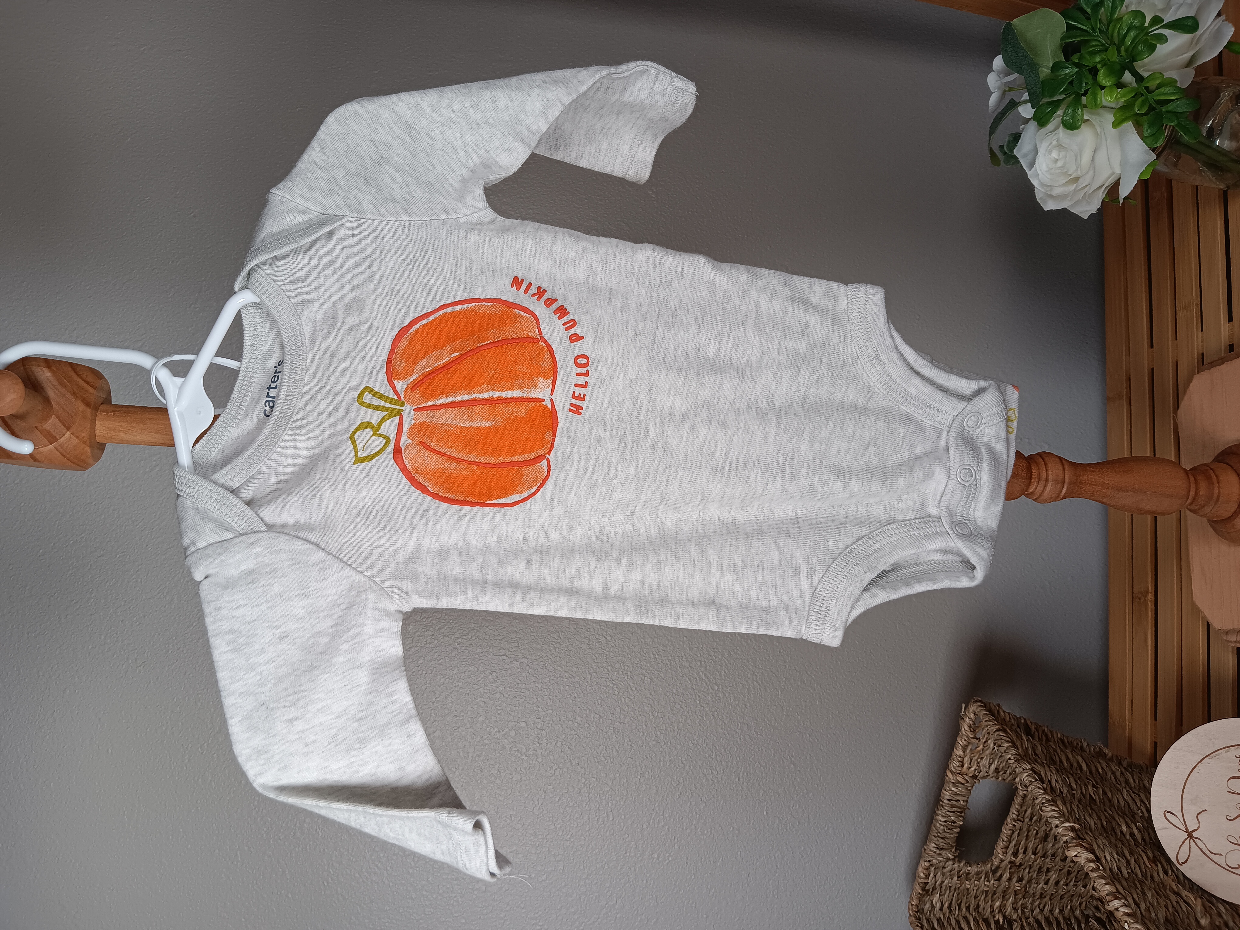 Carters 3 months size outfit for Fall in VGUC reads "Hello Pumpkin"
