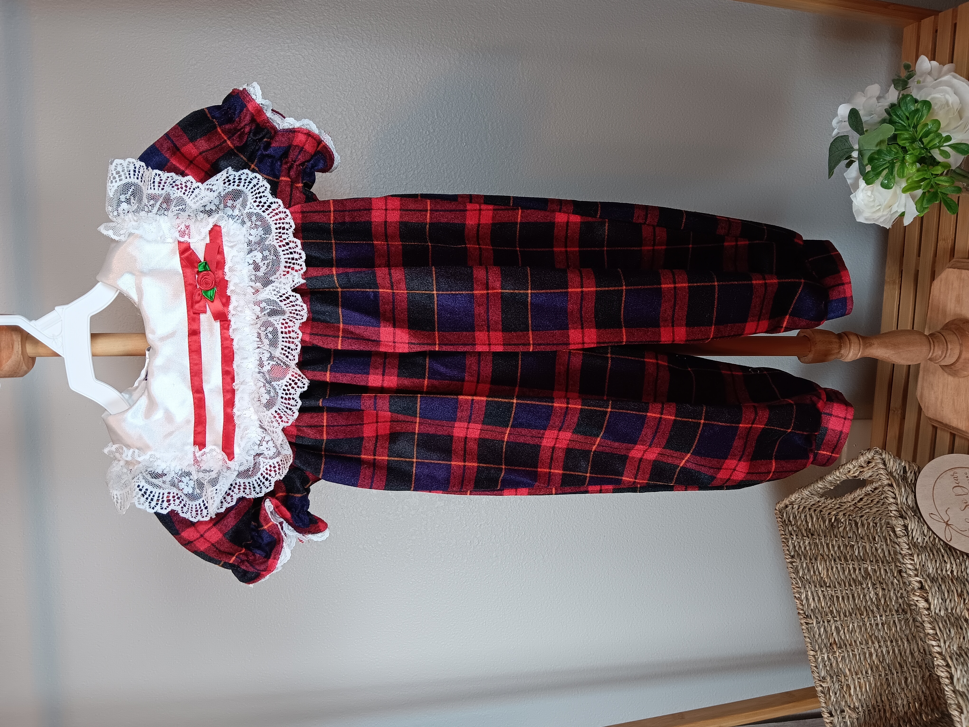 Sweet Christmas Romper size 12 months paper tag vintage never worn but Flaw elastic in sleeves is shot