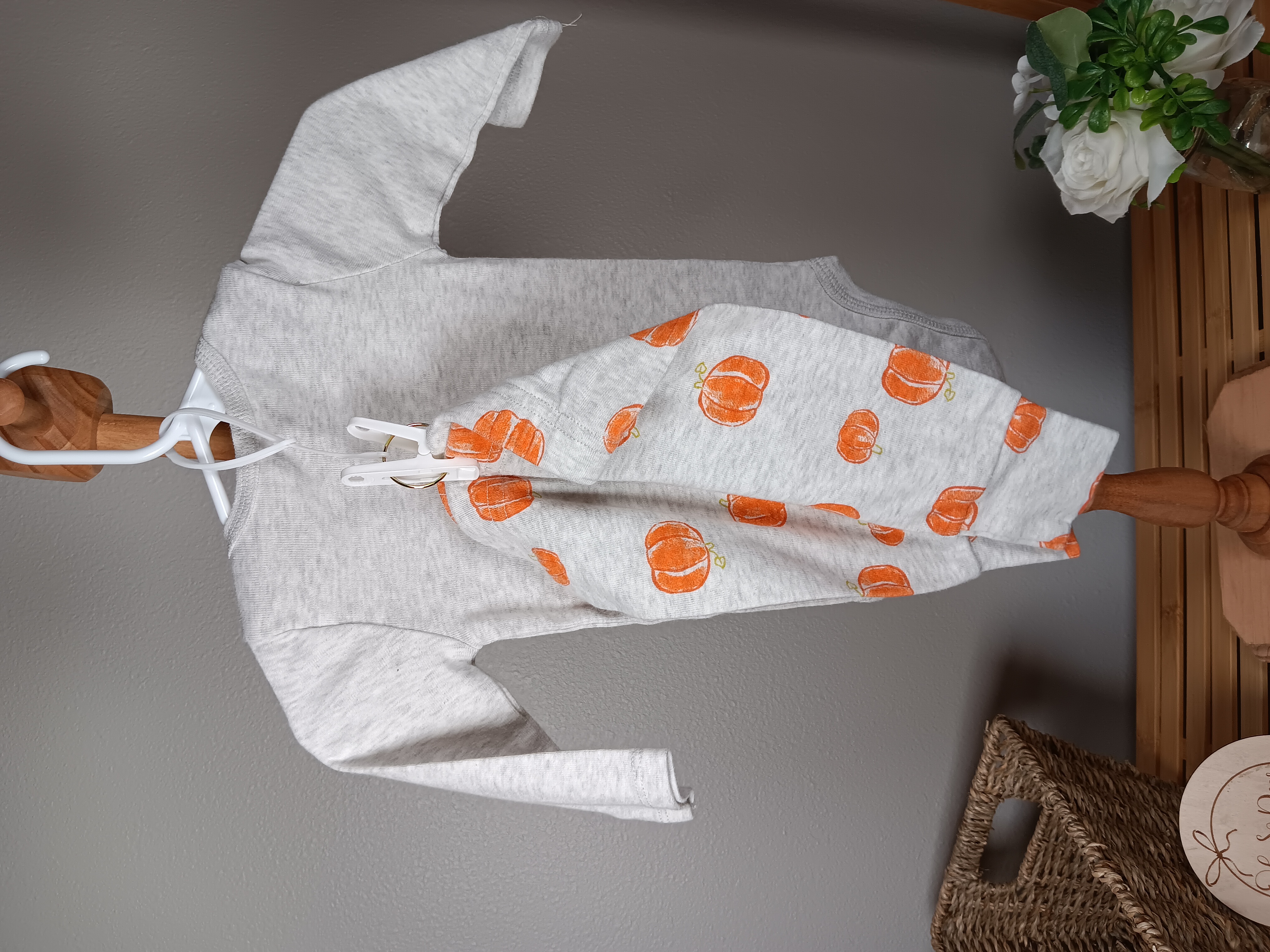 Carters 3 months size outfit for Fall in VGUC reads "Hello Pumpkin"