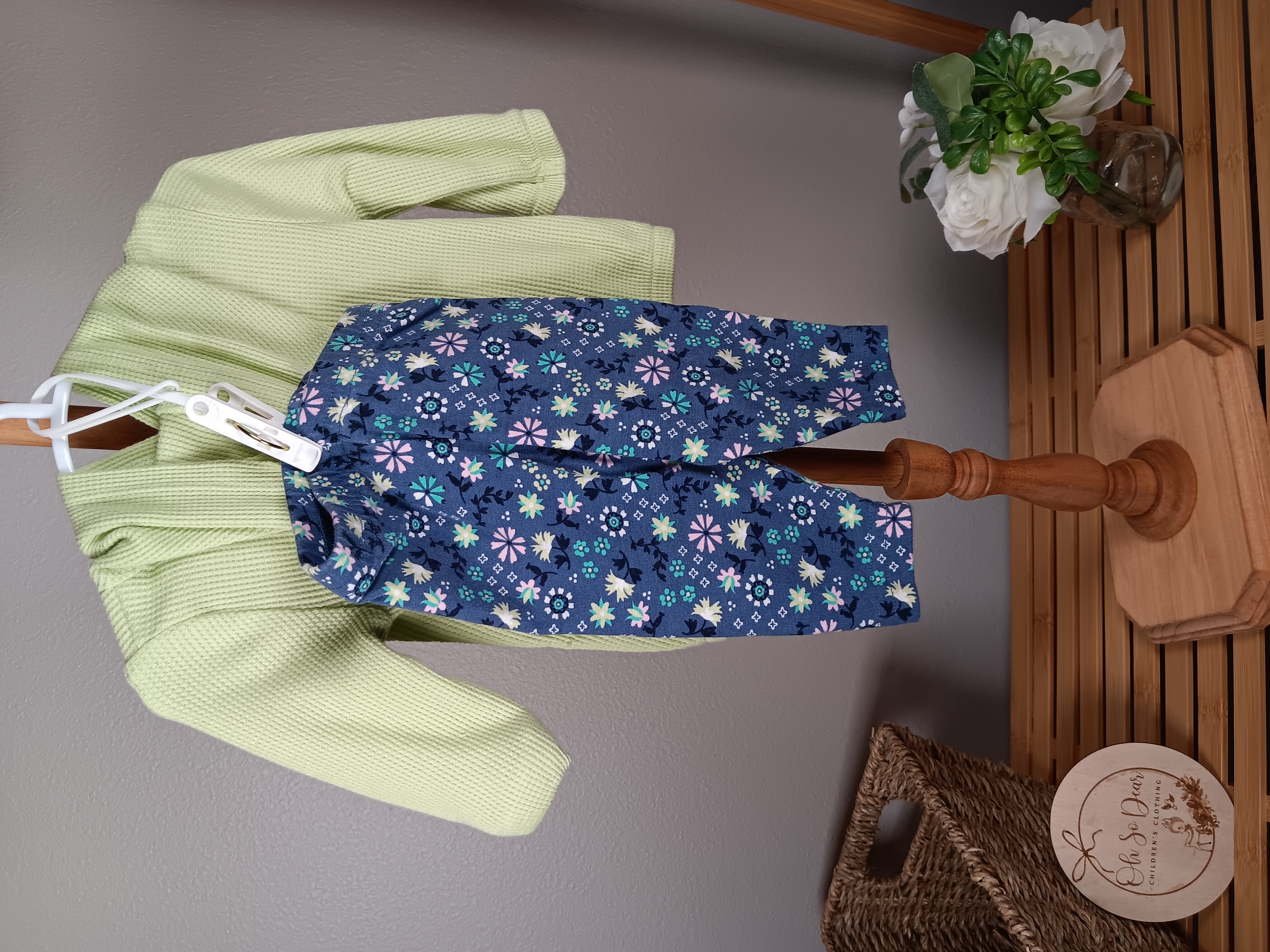 Darling 2 piece outfit hooded shirt and leggings from Carters size 3 months VGUC