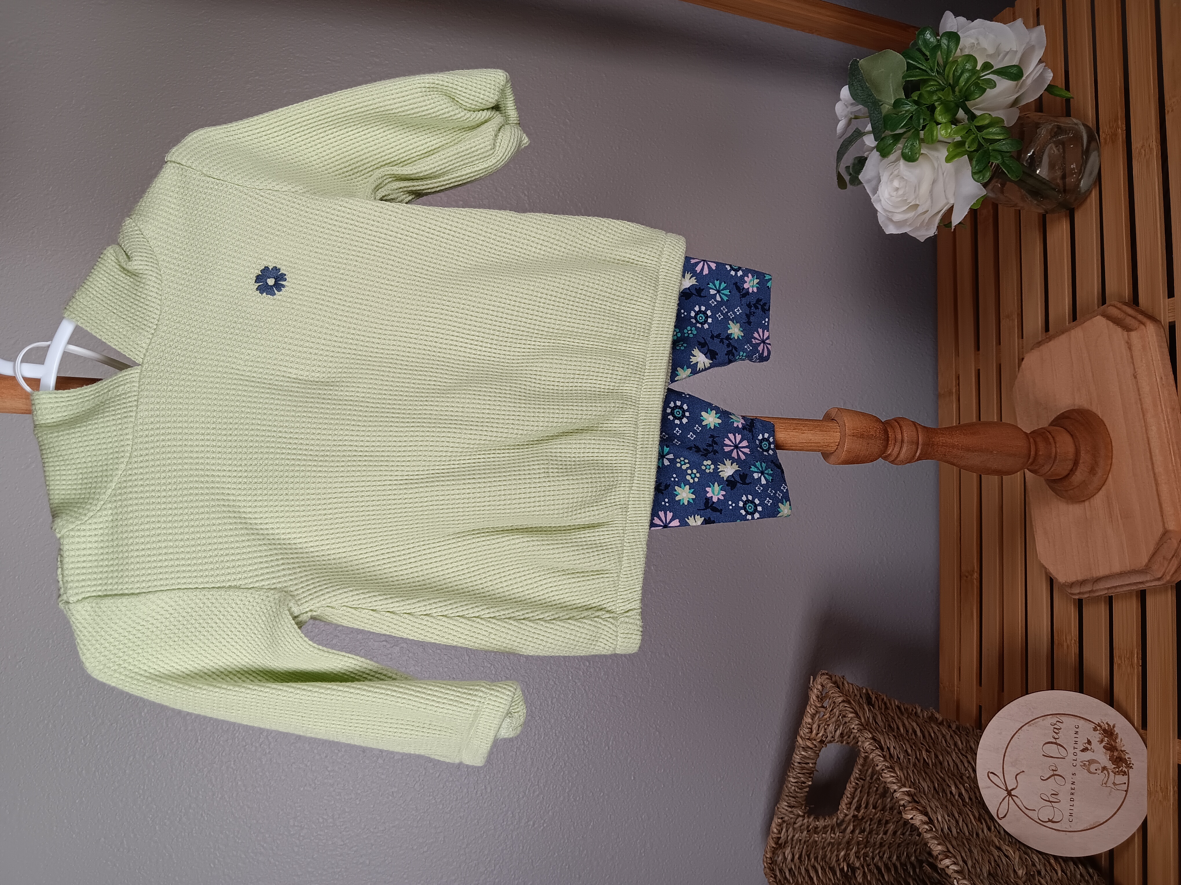 Darling 2 piece outfit hooded shirt and leggings from Carters size 3 months VGUC