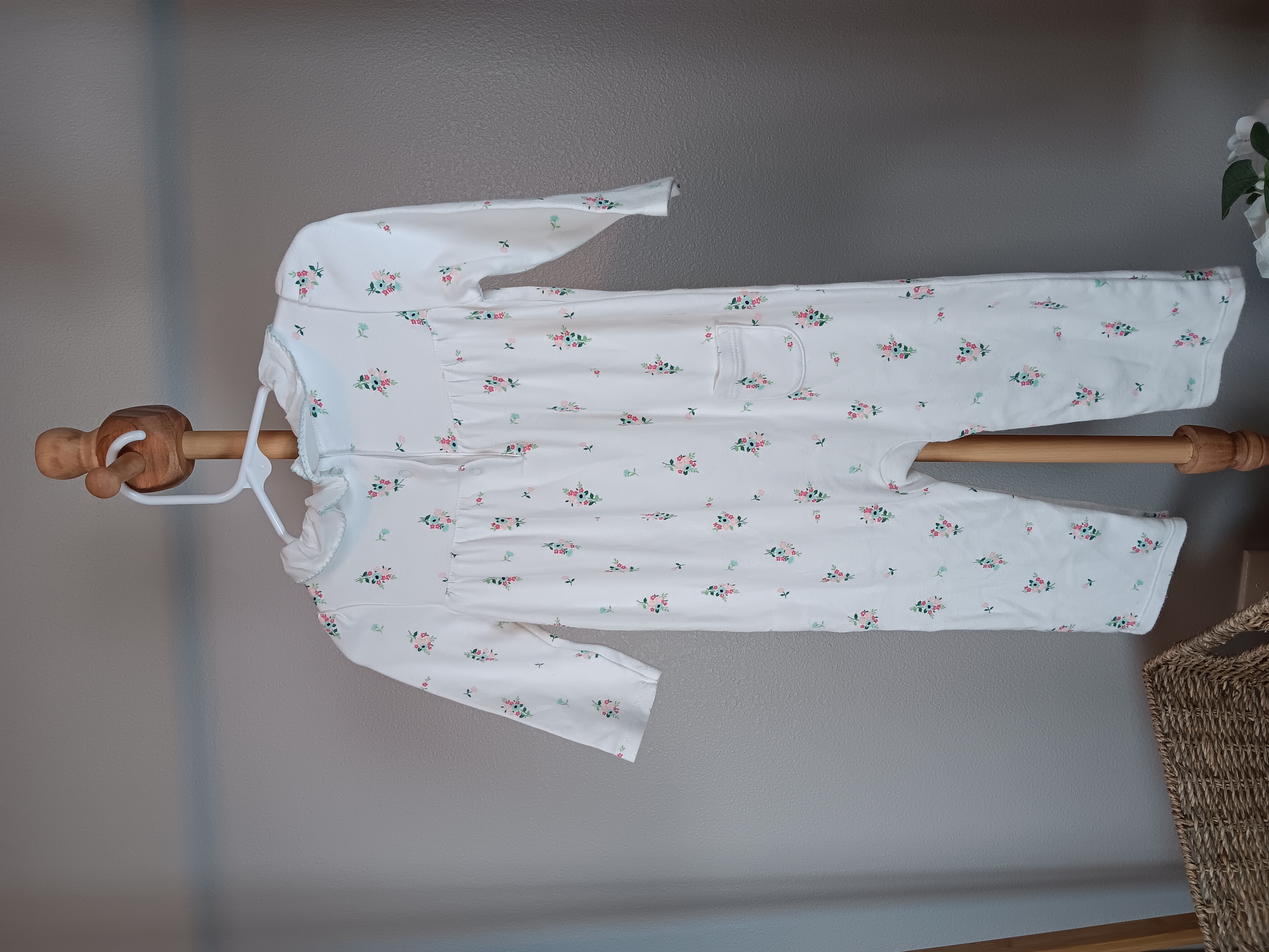 Baby Floral Romper Charming white one-piece with delicate floral print by Janie and Jack size 6 to 12 months