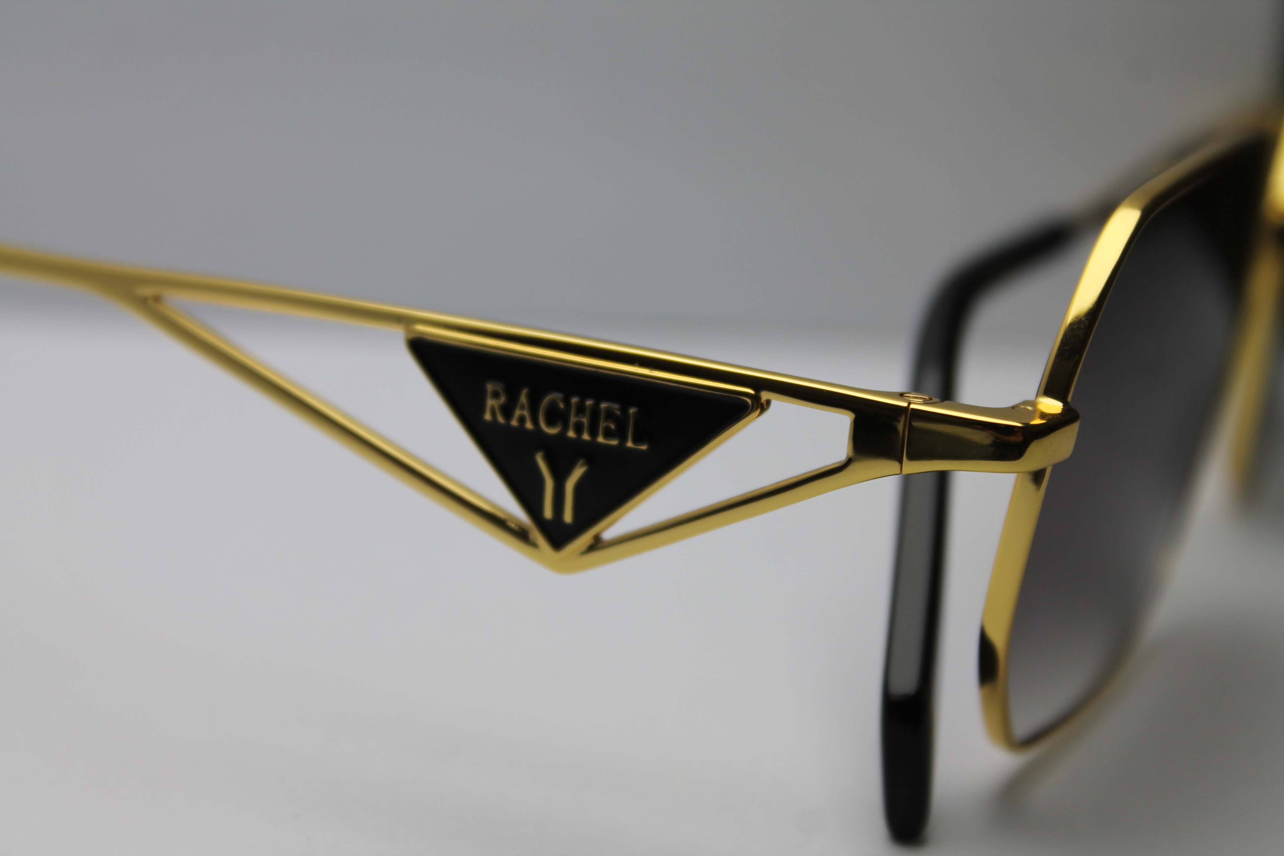 Altın Çerçeveli Güneş Gözlüğü