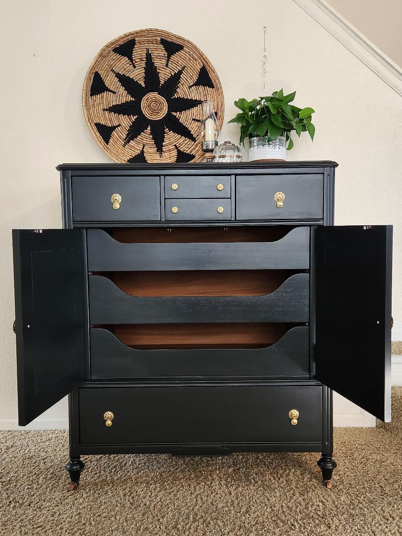 Vintage 8 Drawer Dresser