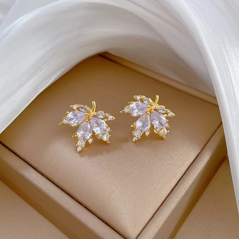 conjuntos de joyas bimba y lola bolsos artículos con envío Juego de pendientes de collar con microincrustaciones, aretes de moda, cadena de clavícula, temperamento de personalidad, hoja de arce de lujo ligero, banquete