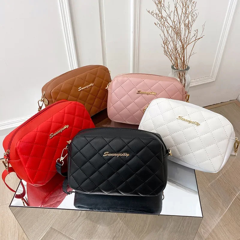Bolso bandolera pequeño con borlas para mujer, tendencia Lingge, bordado, cámara, bolso de hombro femenino, cadena de moda, bolsos cruzados para mujer 2024