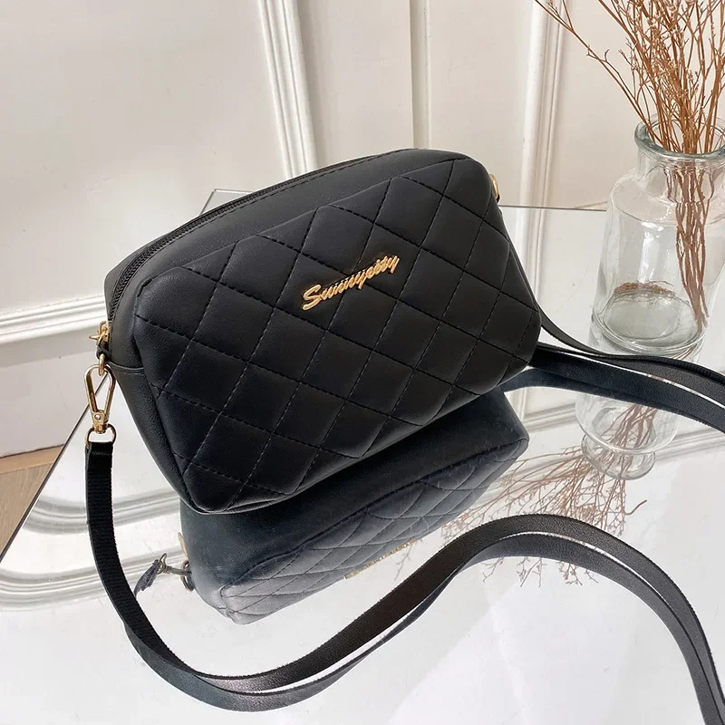 Bolso bandolera pequeño con borlas para mujer, tendencia Lingge, bordado, cámara, bolso de hombro femenino, cadena de moda, bolsos cruzados para mujer 2024
