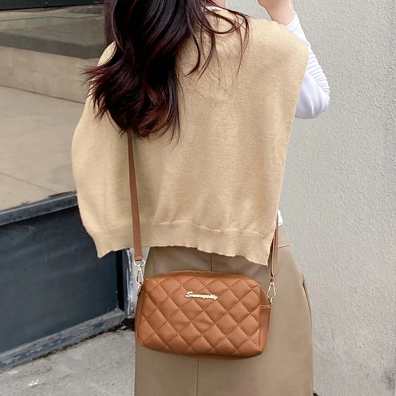 Bolso bandolera pequeño con borlas para mujer, tendencia Lingge, bordado, cámara, bolso de hombro femenino, cadena de moda, bolsos cruzados para mujer 2024