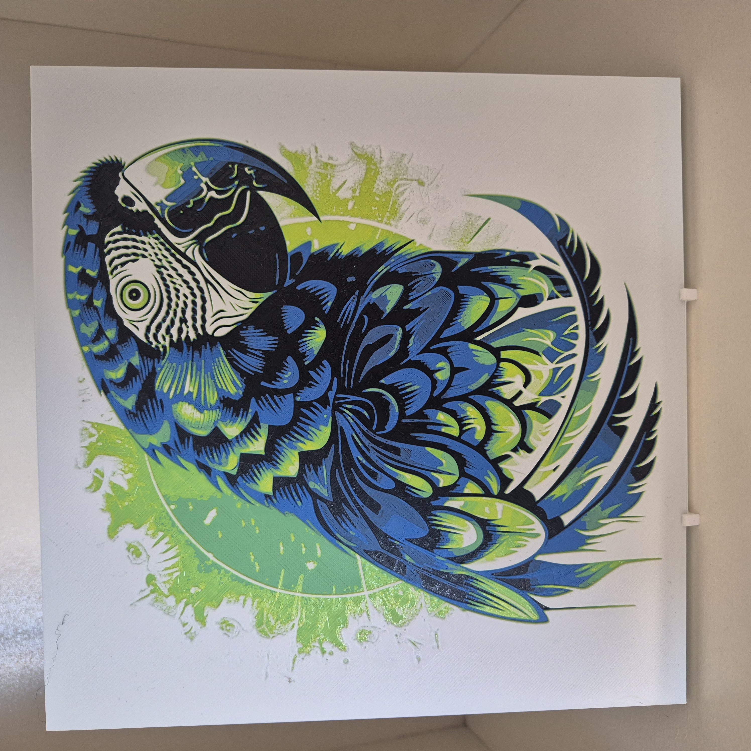Perroquet multi-couleur sur fond abstrait