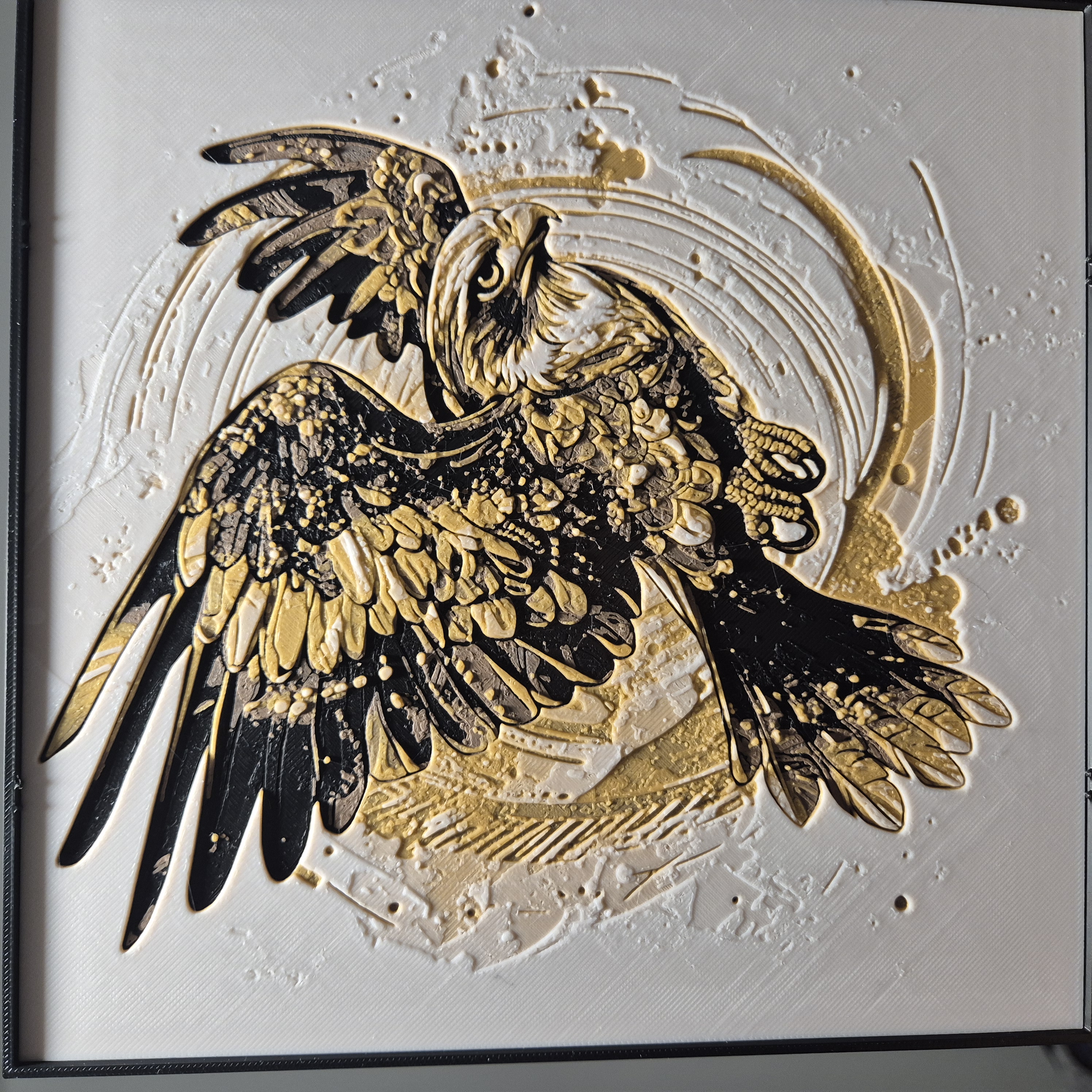Tableau en relief d'aigle doré