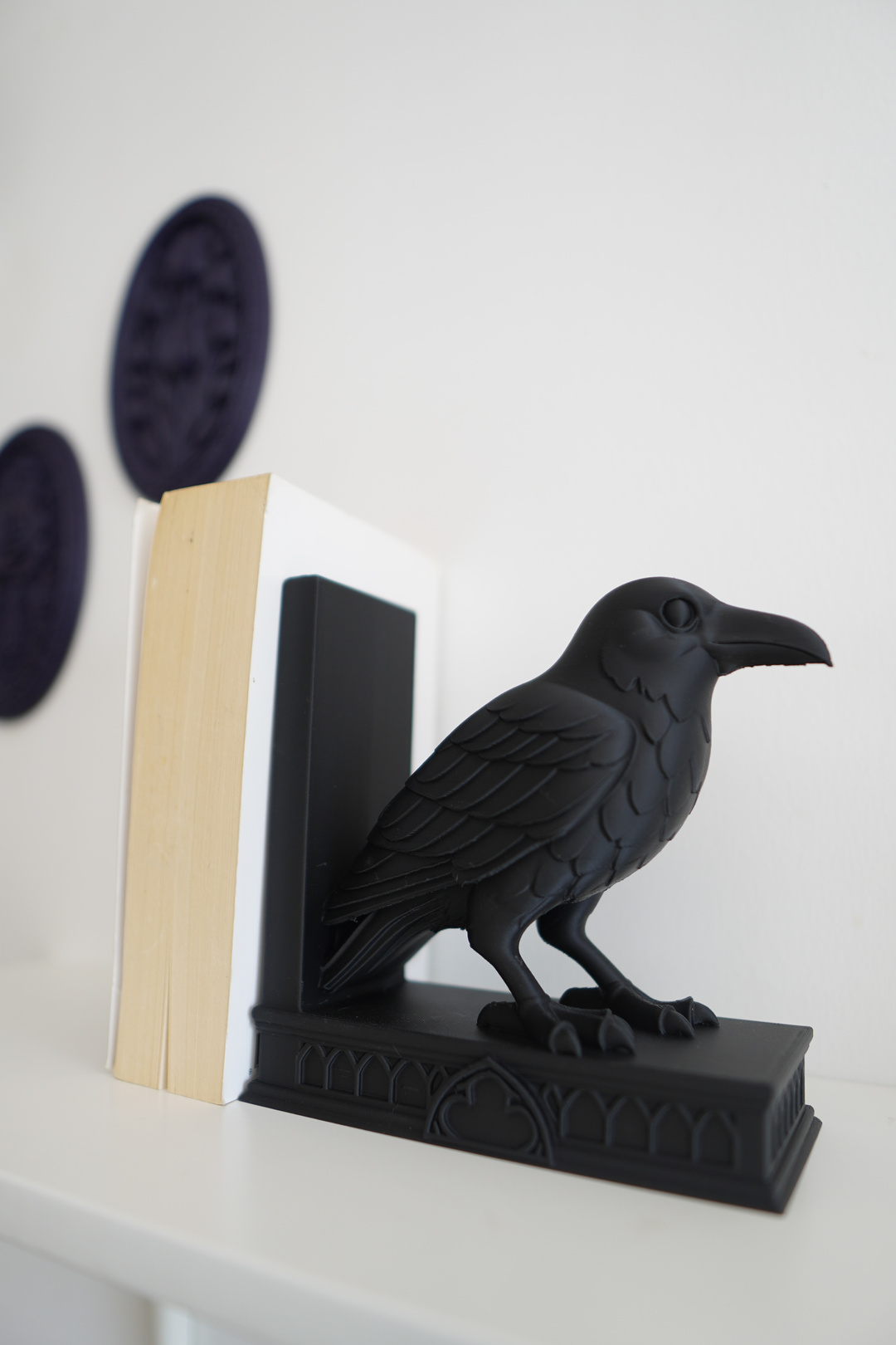 Gothic Raven Bookend — Serre-livres Corbeau Noir imprimé en 3D (Dark Academia / Victorian Gothic)