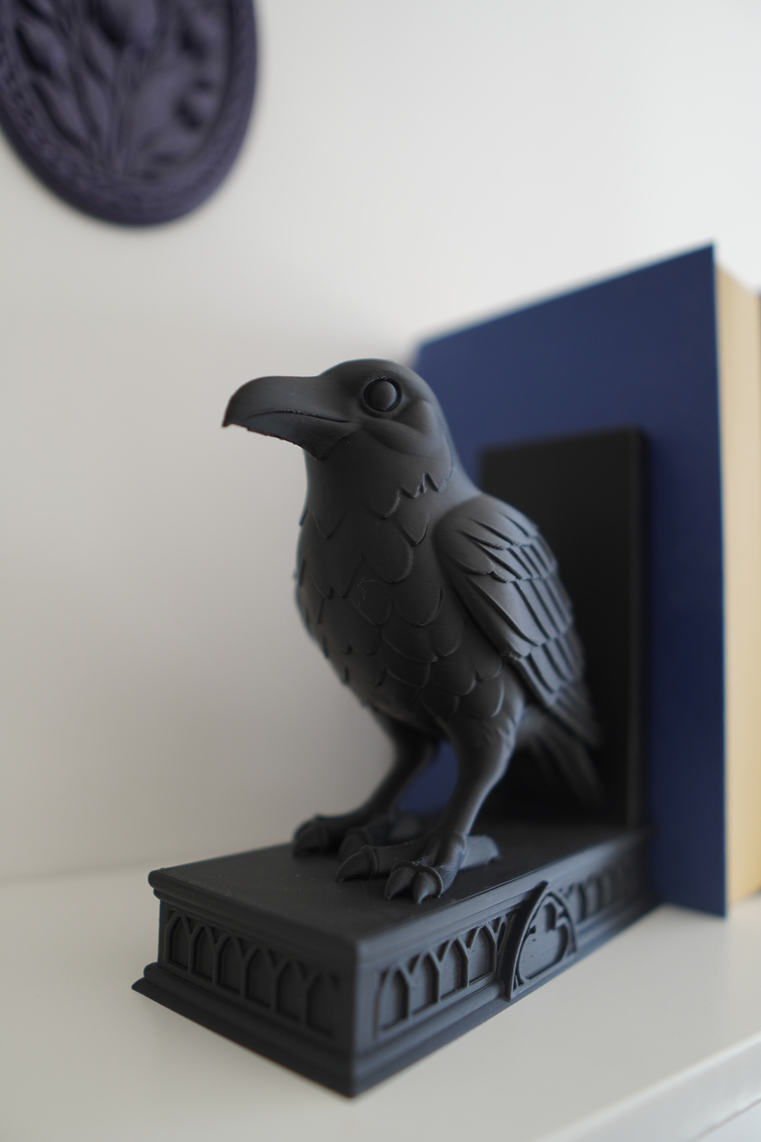 Gothic Raven Bookend — Serre-livres Corbeau Noir imprimé en 3D (Dark Academia / Victorian Gothic)