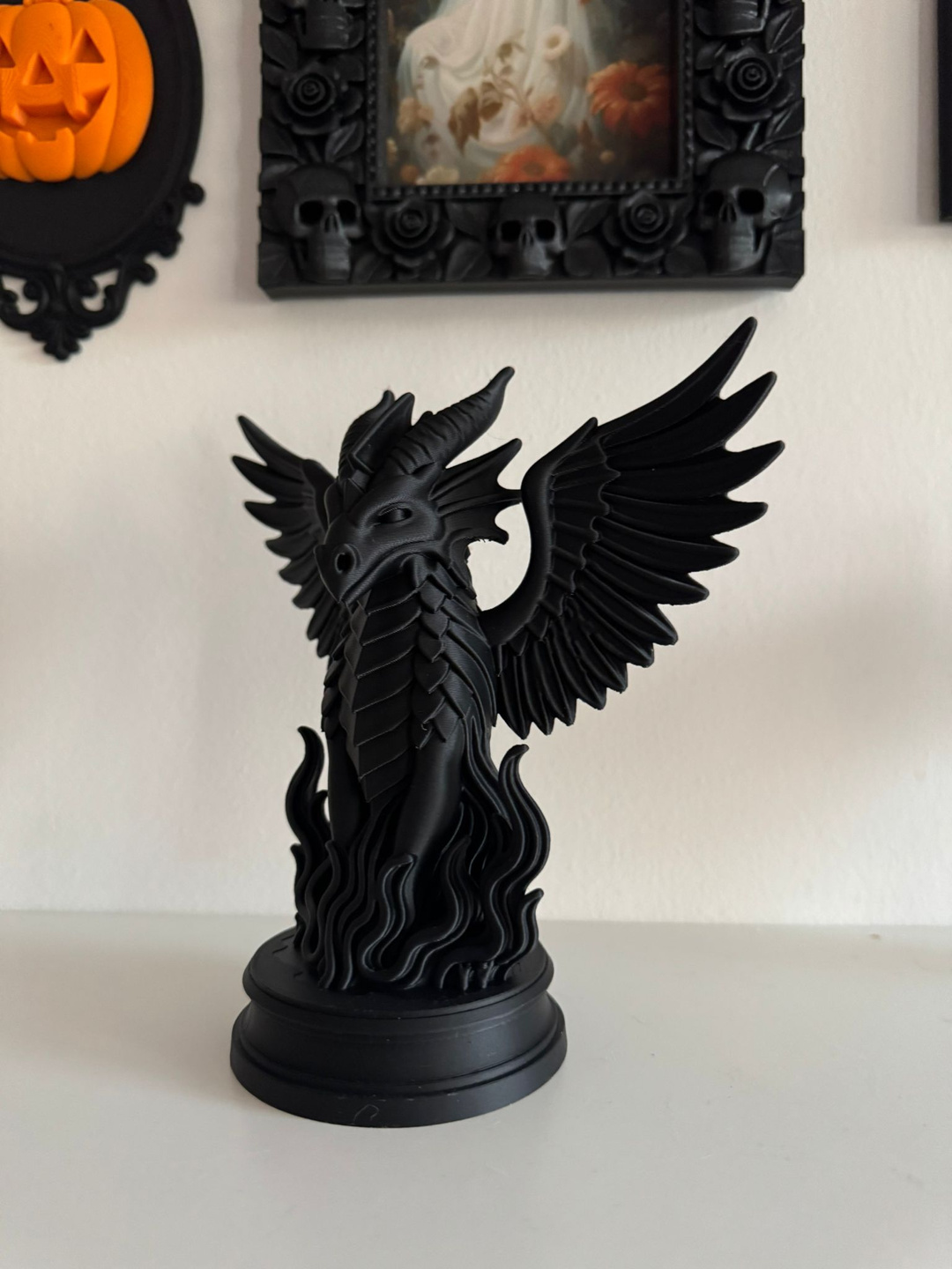 Gothic Dragon Statue — Sculpture Dragon Noir imprimée en 3D (Dark Academia)