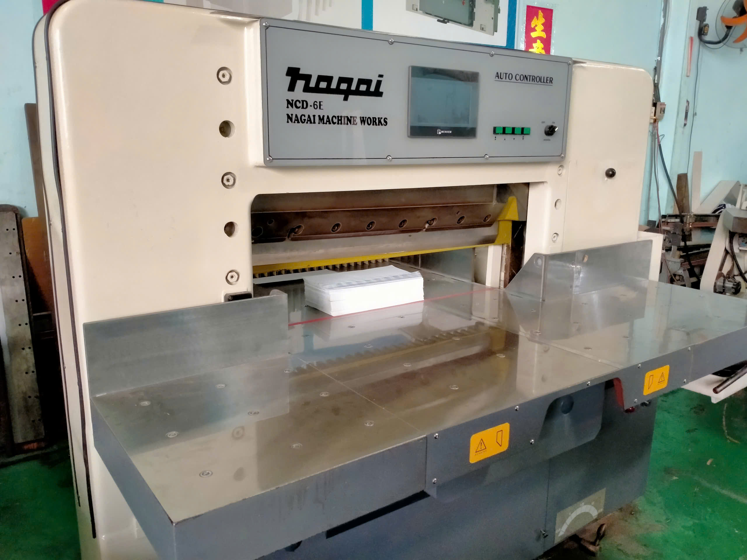 Máy công nghiệp Nagai NC-77HHDT. Máy cắt công nghiệp. Dòng máy cắt giấy Nhật Bản, vận hành ổn định, độ bền cao, dễ sử dụng.