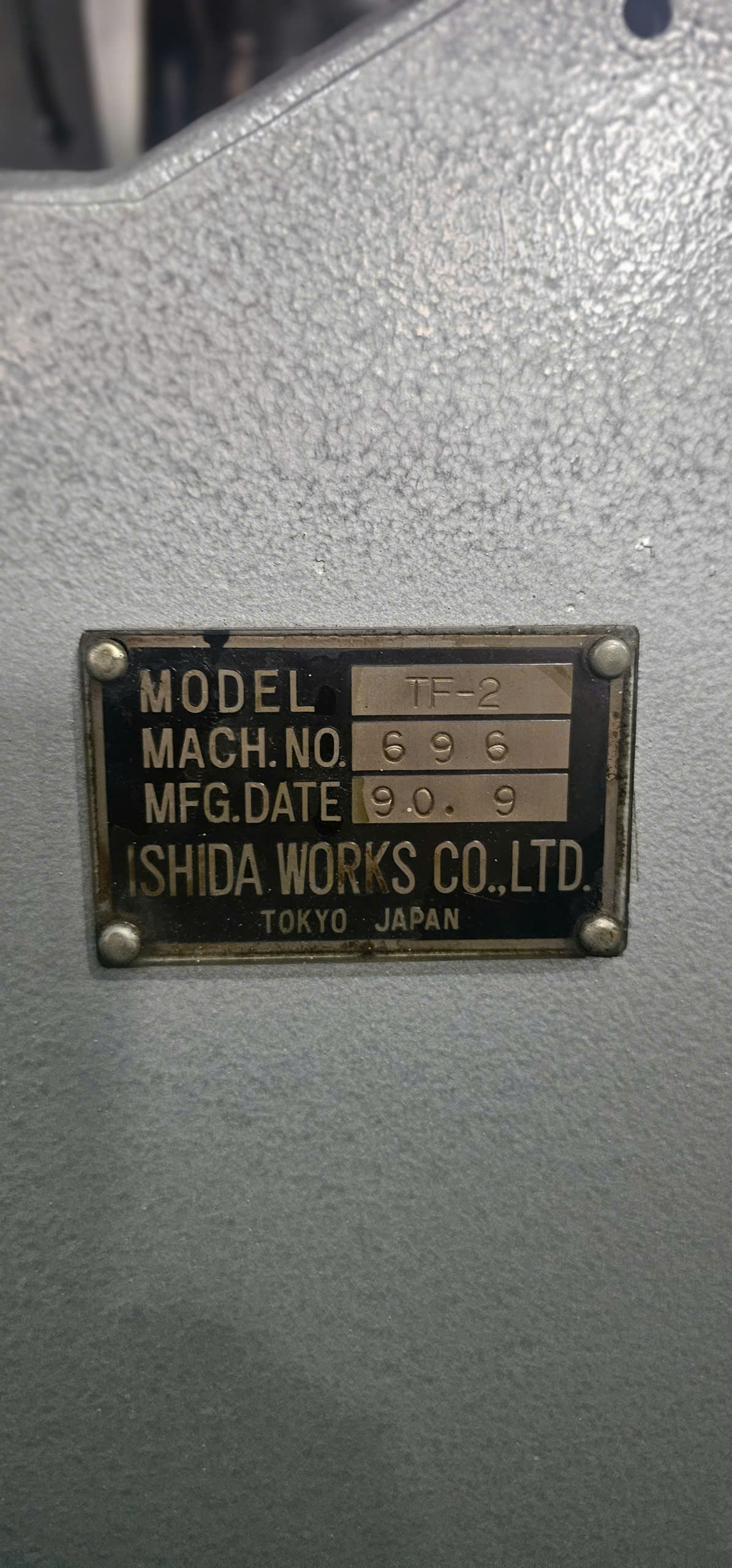 Máy khâu sách tự động tốc độ cao - Ishida. Dùng để khâu các tay sách rời, tạo liên kết chắc chắn trước khi vào bìa. Phù hợp sản xuất sách giáo khoa, sách dày, sách cao cấp.