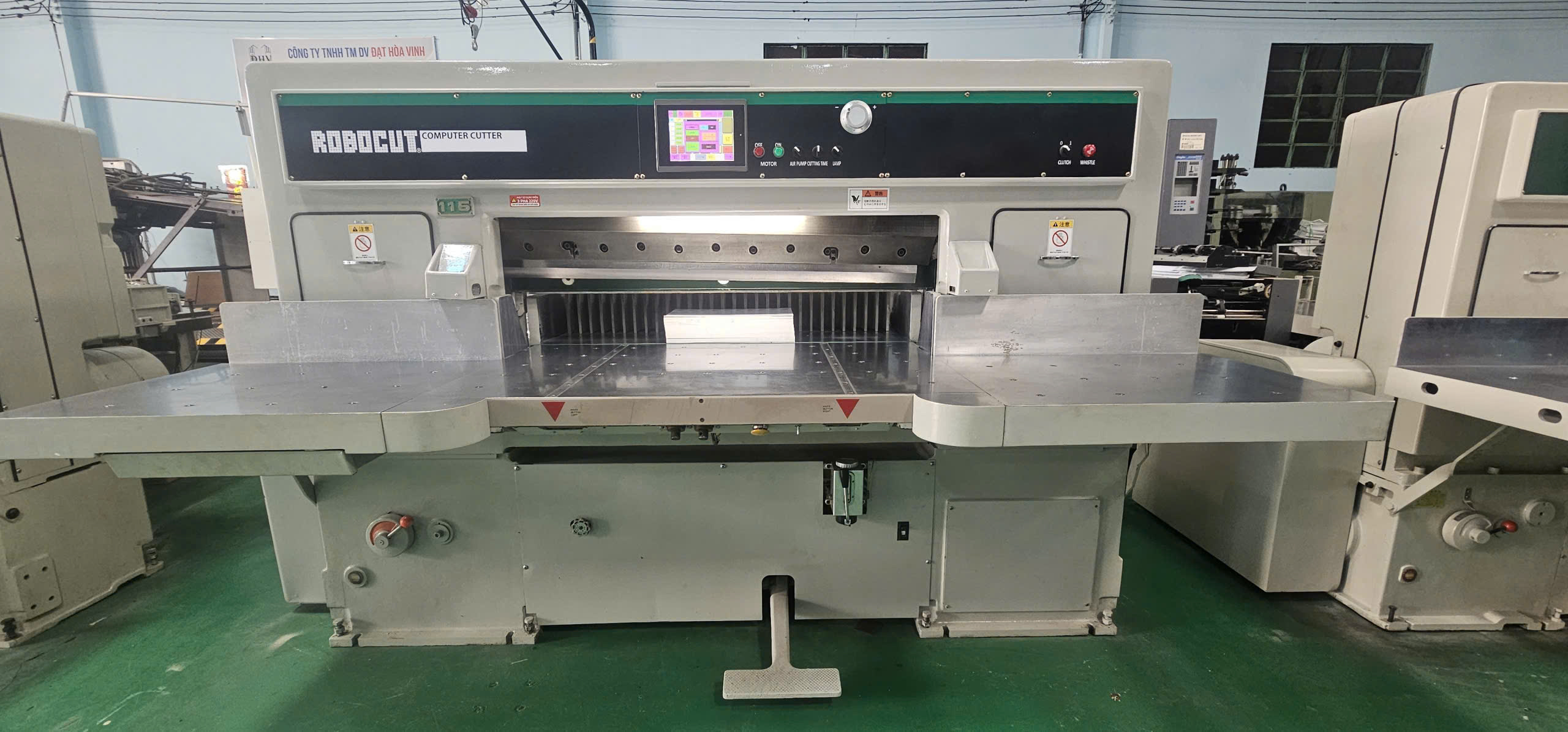 Máy cắt giấy Robocut