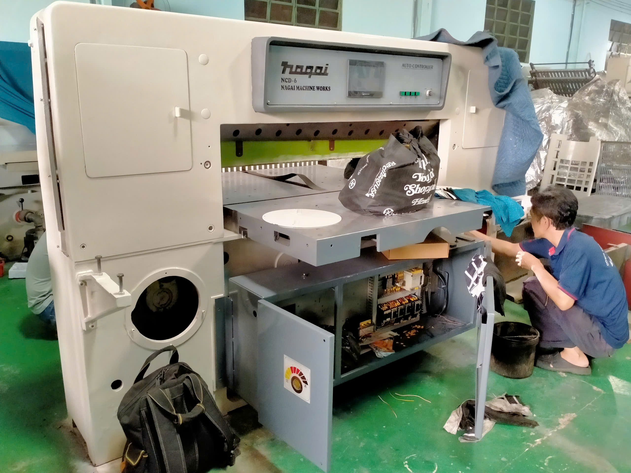 Máy công nghiệp Nagai NCD-6-T16. Máy cắt công nghiệp. Dòng máy cắt giấy Nhật Bản, vận hành ổn định, độ bền cao, dễ sử dụng.