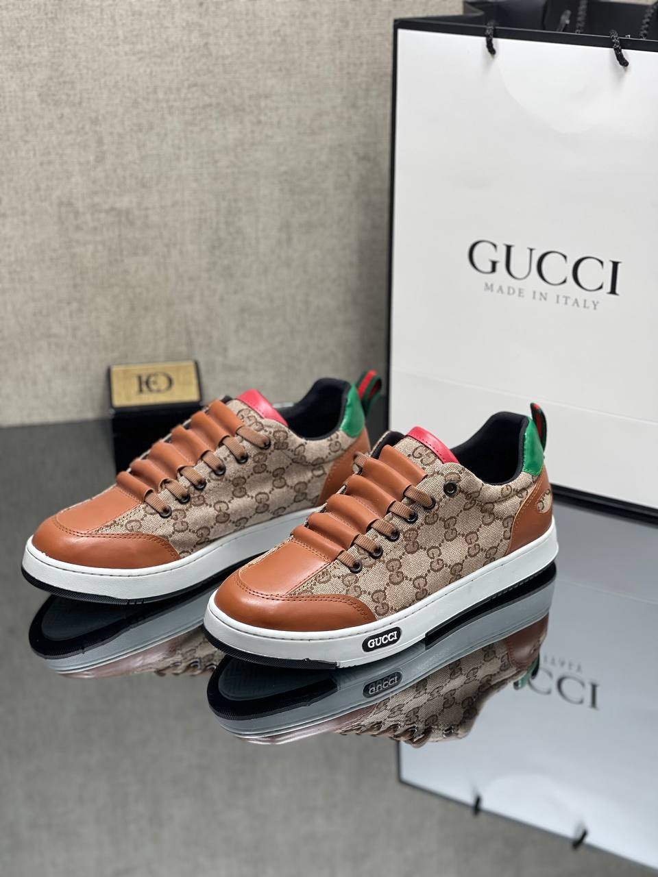  Baskets basses Gucci Rhyton GG Motif Cuir Marron