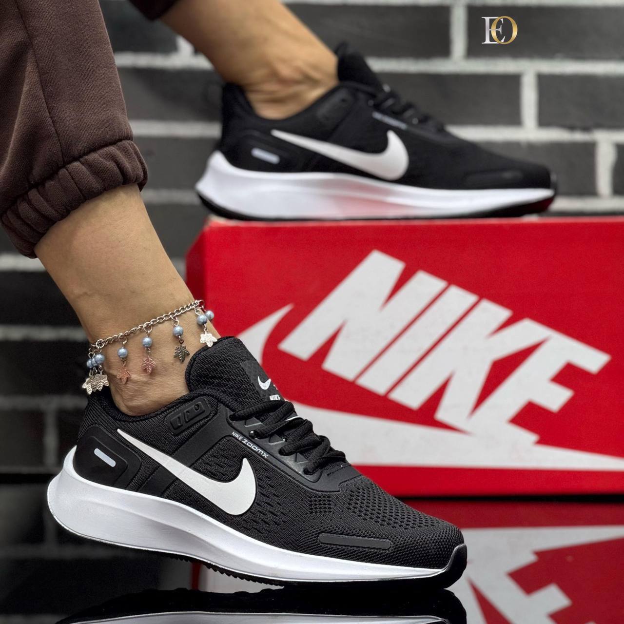 Baskets Nike ZoomX Noires et Blanches 