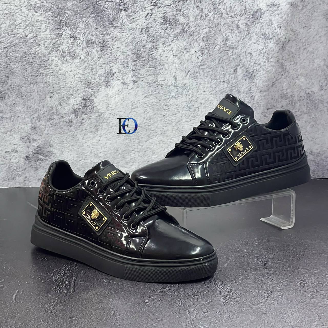 Baskets Basses Versace Noir Verni avec Motif GG