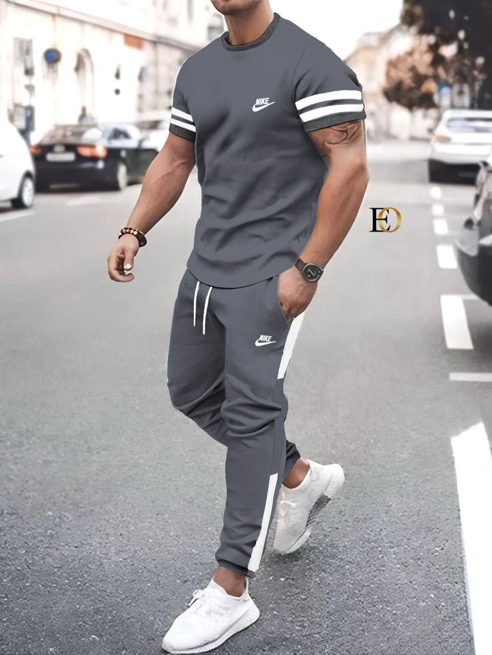 Ensemble Nike Bleu Électrique : T-shirt et Pantalon de Jogging Assortis