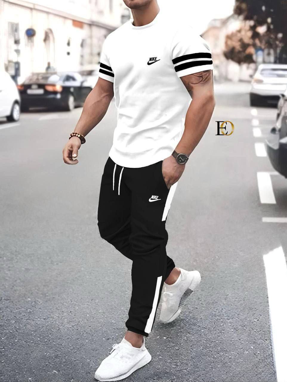 Ensemble Nike Bleu Électrique : T-shirt et Pantalon de Jogging Assortis