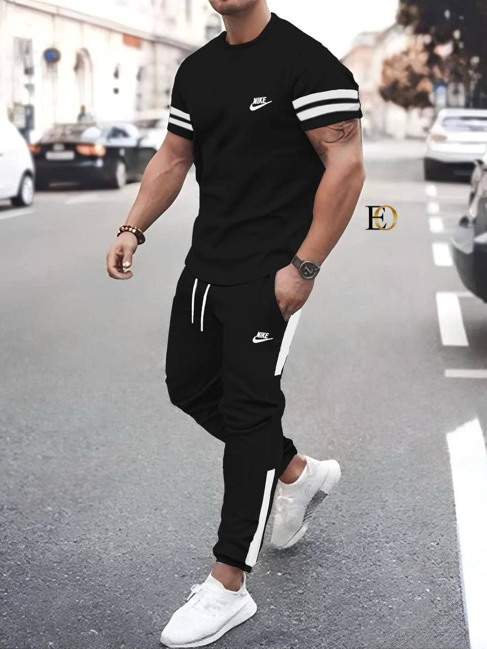 Ensemble Nike Bleu Électrique : T-shirt et Pantalon de Jogging Assortis