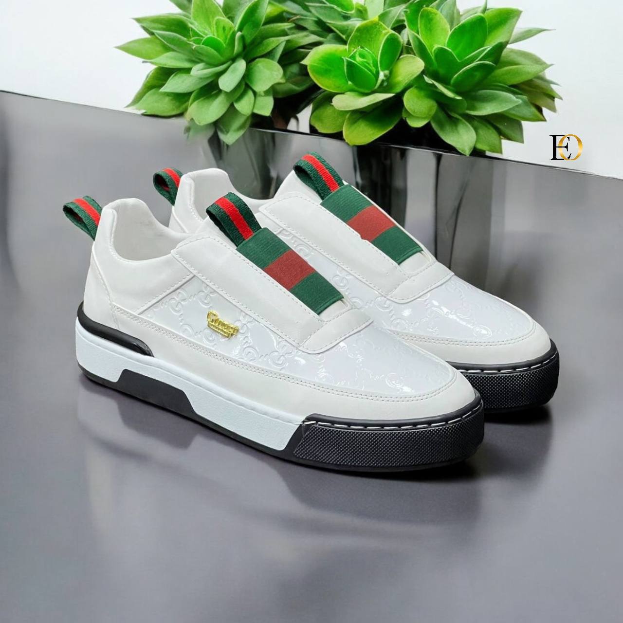 Baskets Gucci Ultrapace R Blanc Verni avec Détails Web