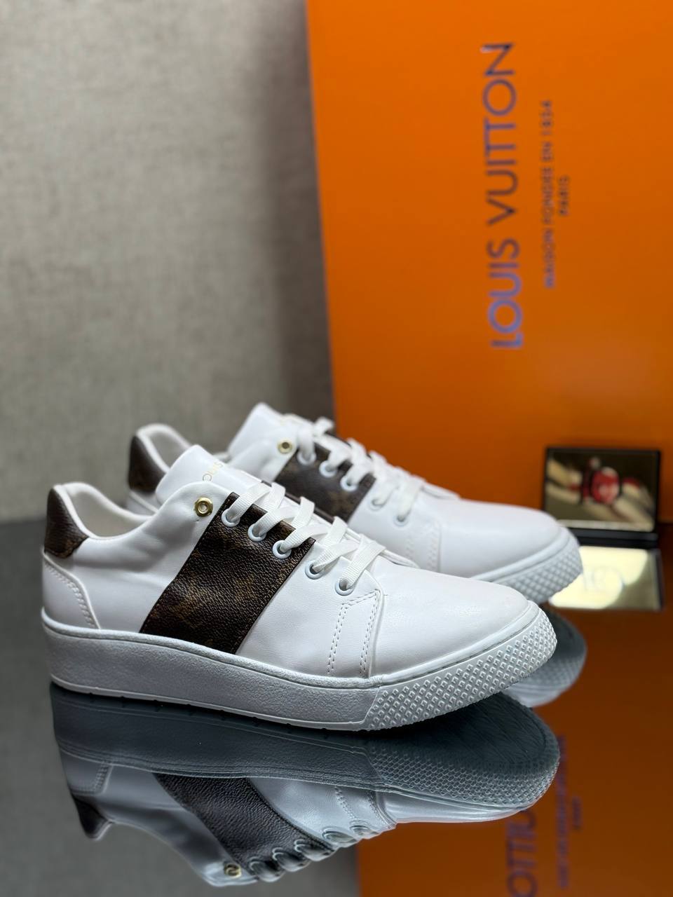 Baskets Louis Vuitton Stellar en Cuir Épi Noir et Marron