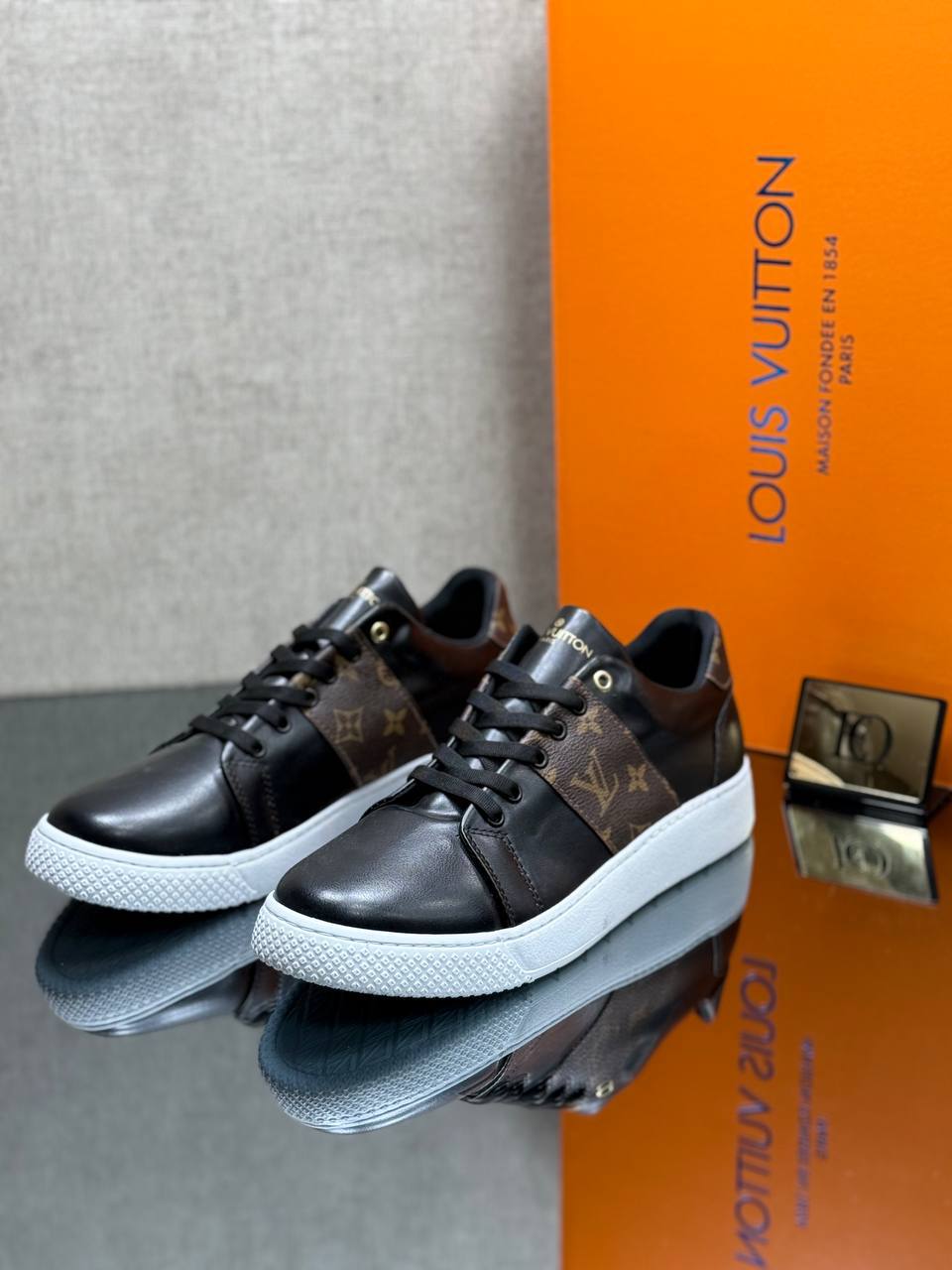 Baskets Louis Vuitton Stellar en Cuir Épi Noir et Marron