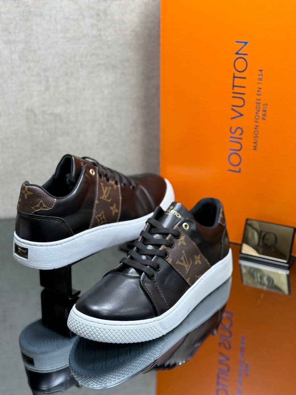 Baskets Louis Vuitton Stellar en Cuir Épi Noir et Marron