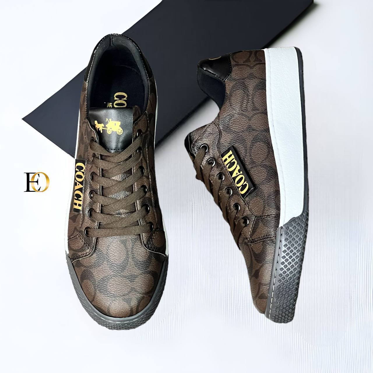 Chaussures de sport brunes