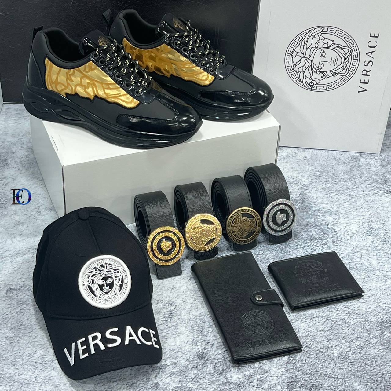  Ensemble d'Accessoires Gucci pour Homme : Baskets, Casquette, Ceintures, Portefeuilles et Pochette
