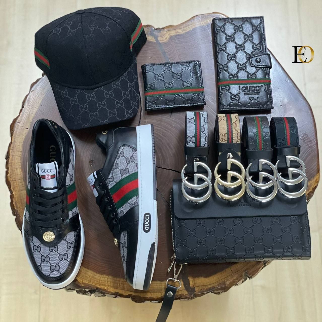 Ensemble d'Accessoires Gucci pour Homme : Baskets, Casquette, Ceintures, Portefeuilles 
