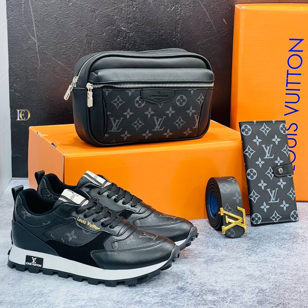 Ensemble Louis Vuitton  : Baskets, Sac Bandoulière, Ceinture et Portefeuille - Motif Monogramme Noir et Gris