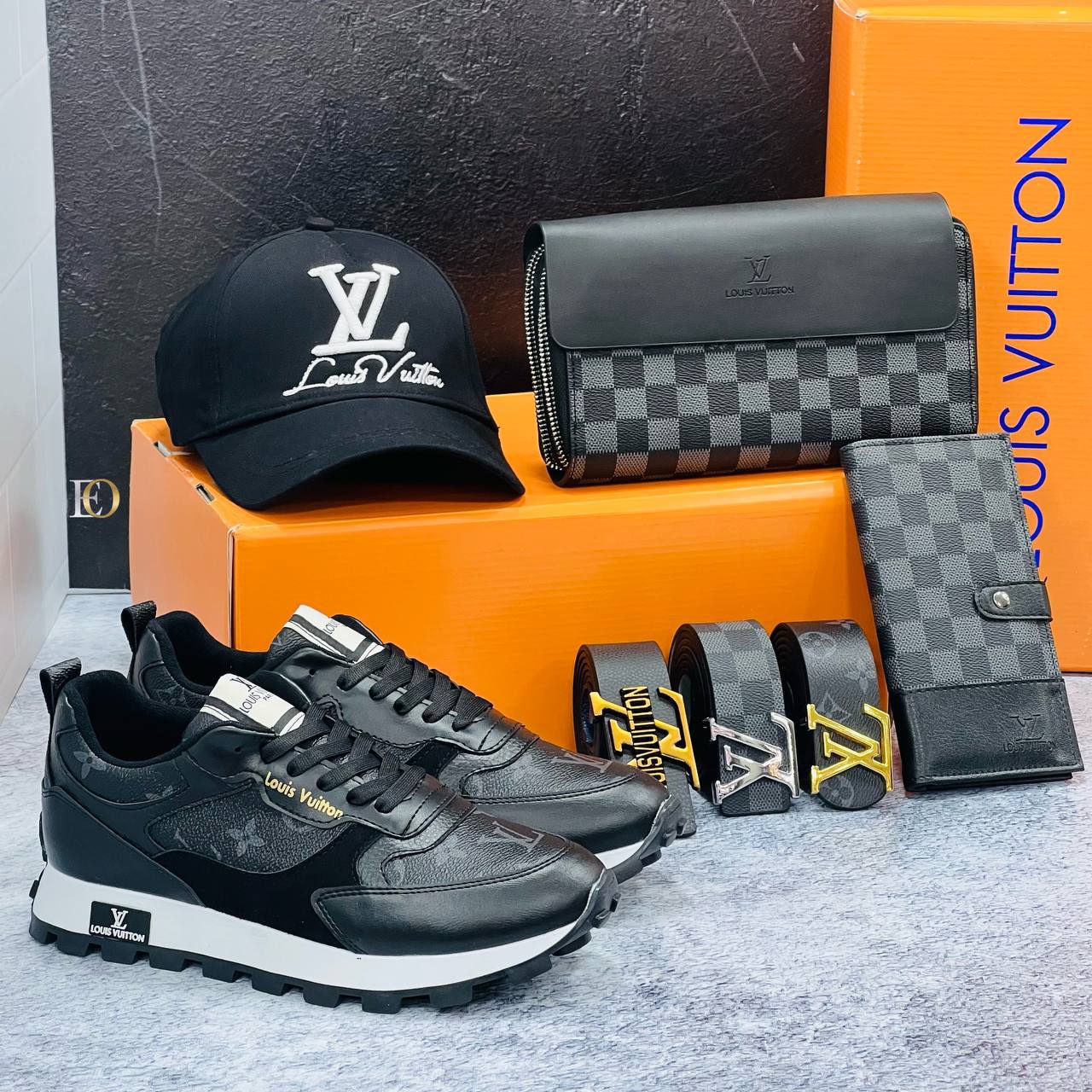 Ensemble Louis Vuitton  : Baskets, Sac Bandoulière, Ceinture et Portefeuille - Motif Monogramme Noir et Gris