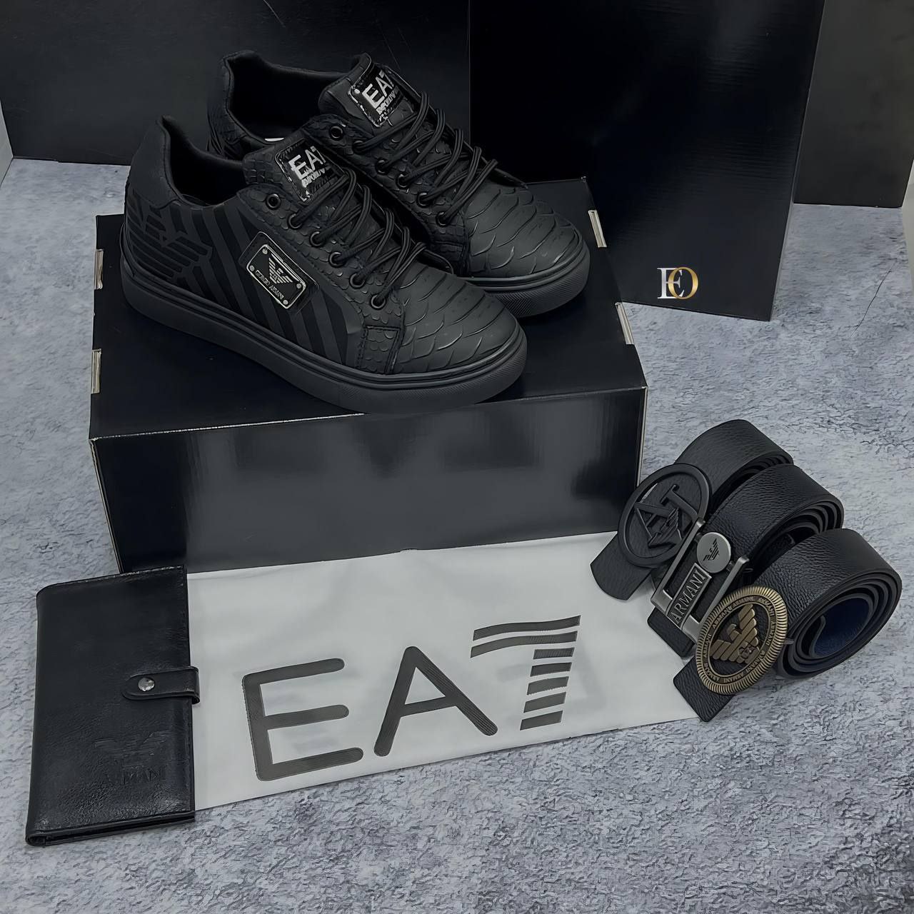 Ensemble Emporio Armani : Baskets, Ceintures et Portefeuille - Motif Peau de Serpent